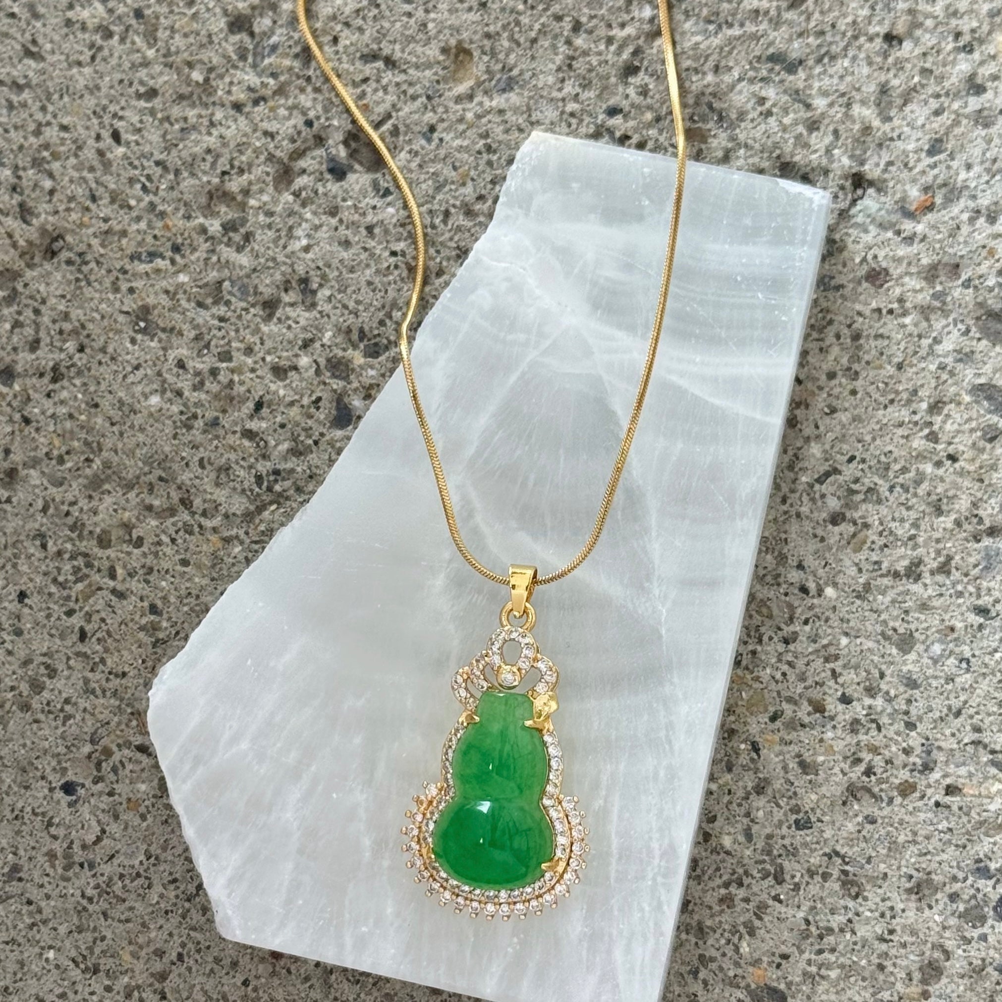 CRYSTAL GREEN JADE necklace – Mazza Boutique