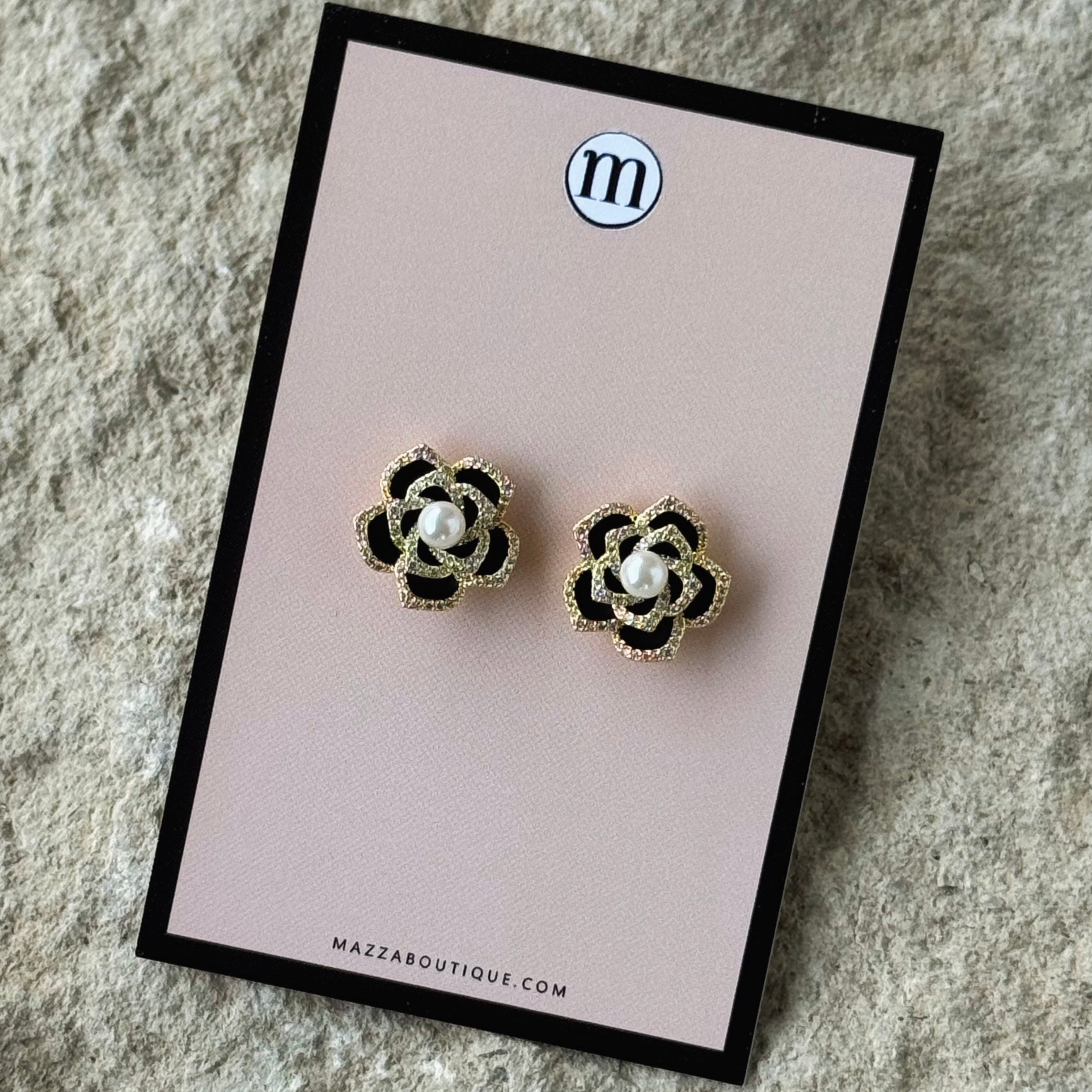 CRYSTAL BLACK PEARL FLOWER STUD earrings