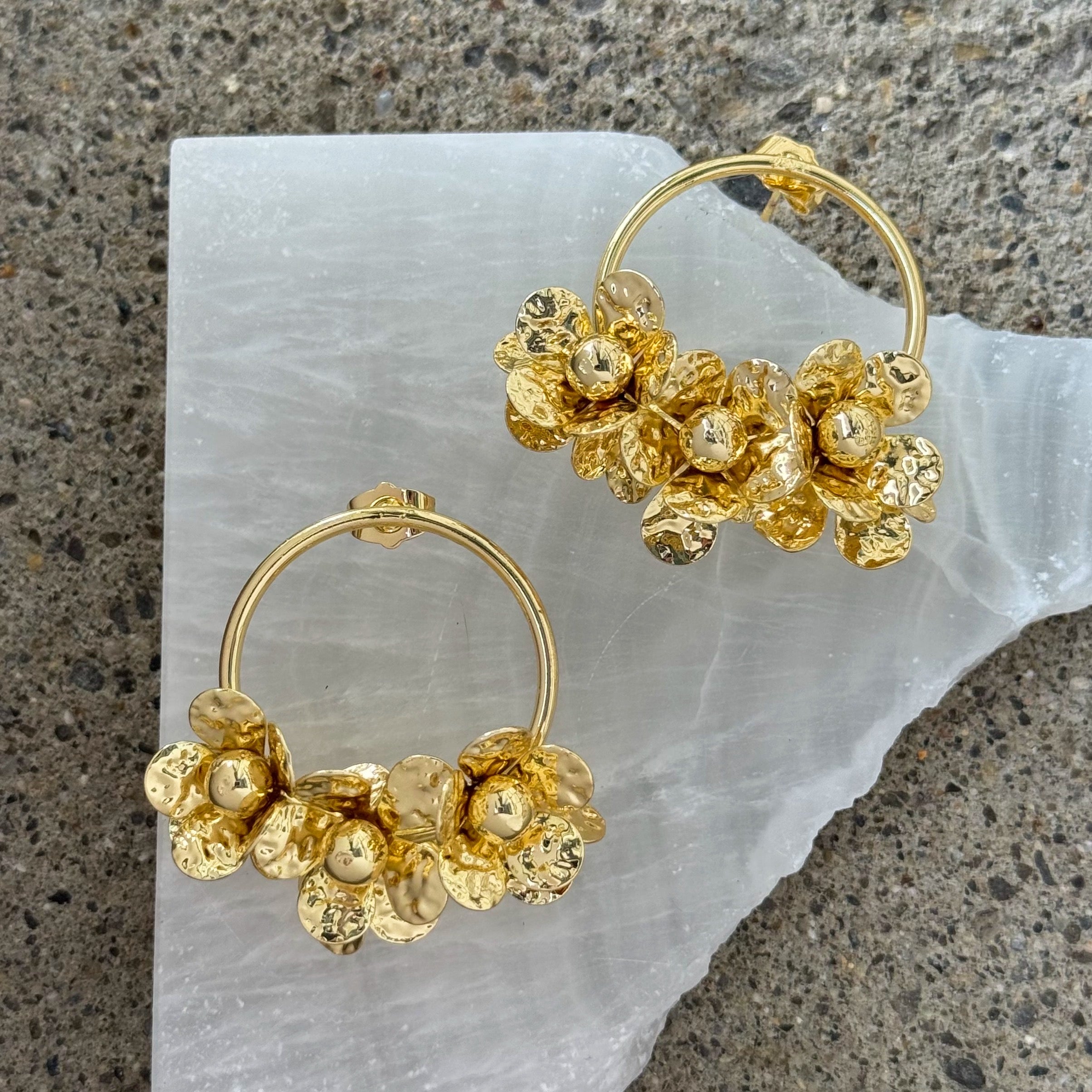 GOLD TRI FLOWER earrings
