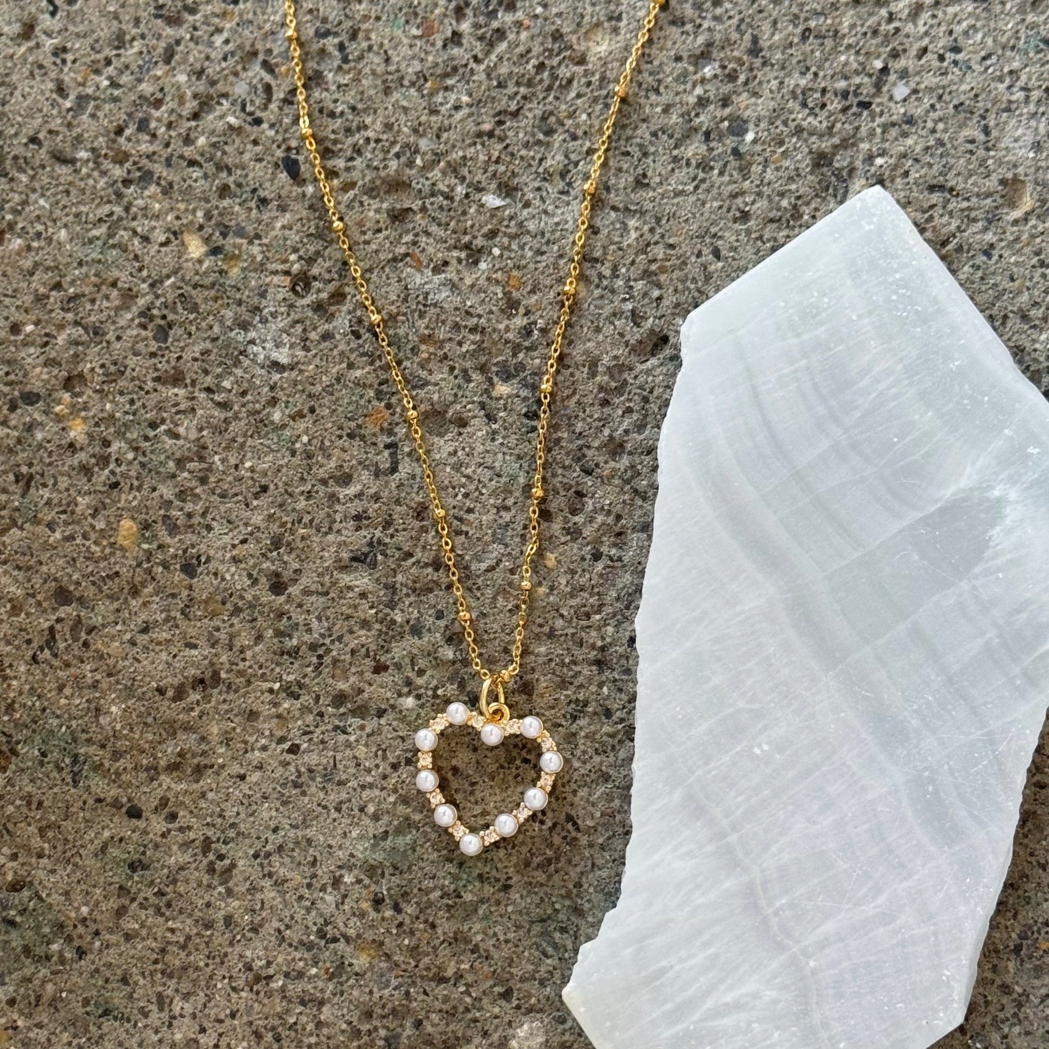GOLD CRYSTAL PEARL HEART necklace