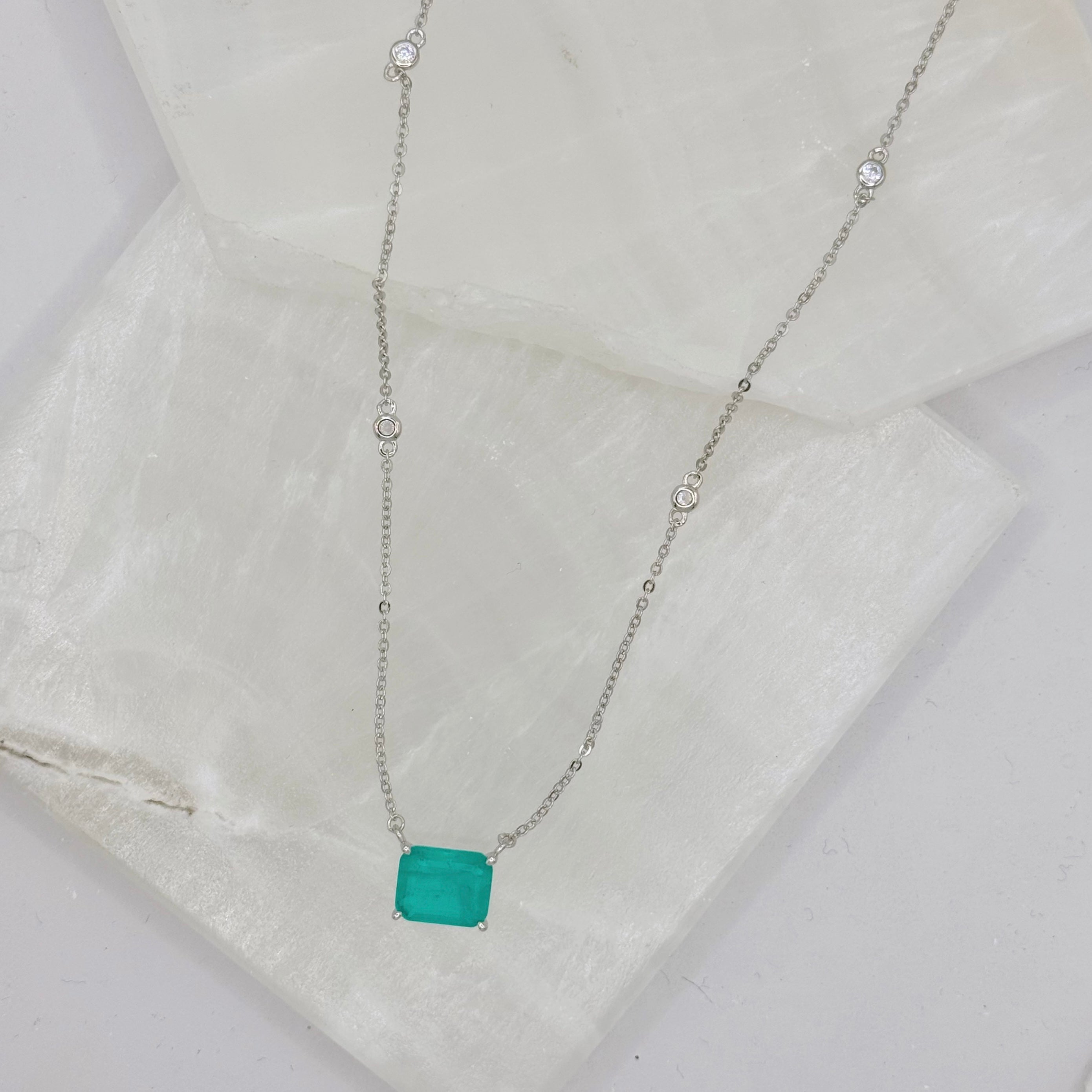 SILVER EMERALD SOLITAIRE necklace