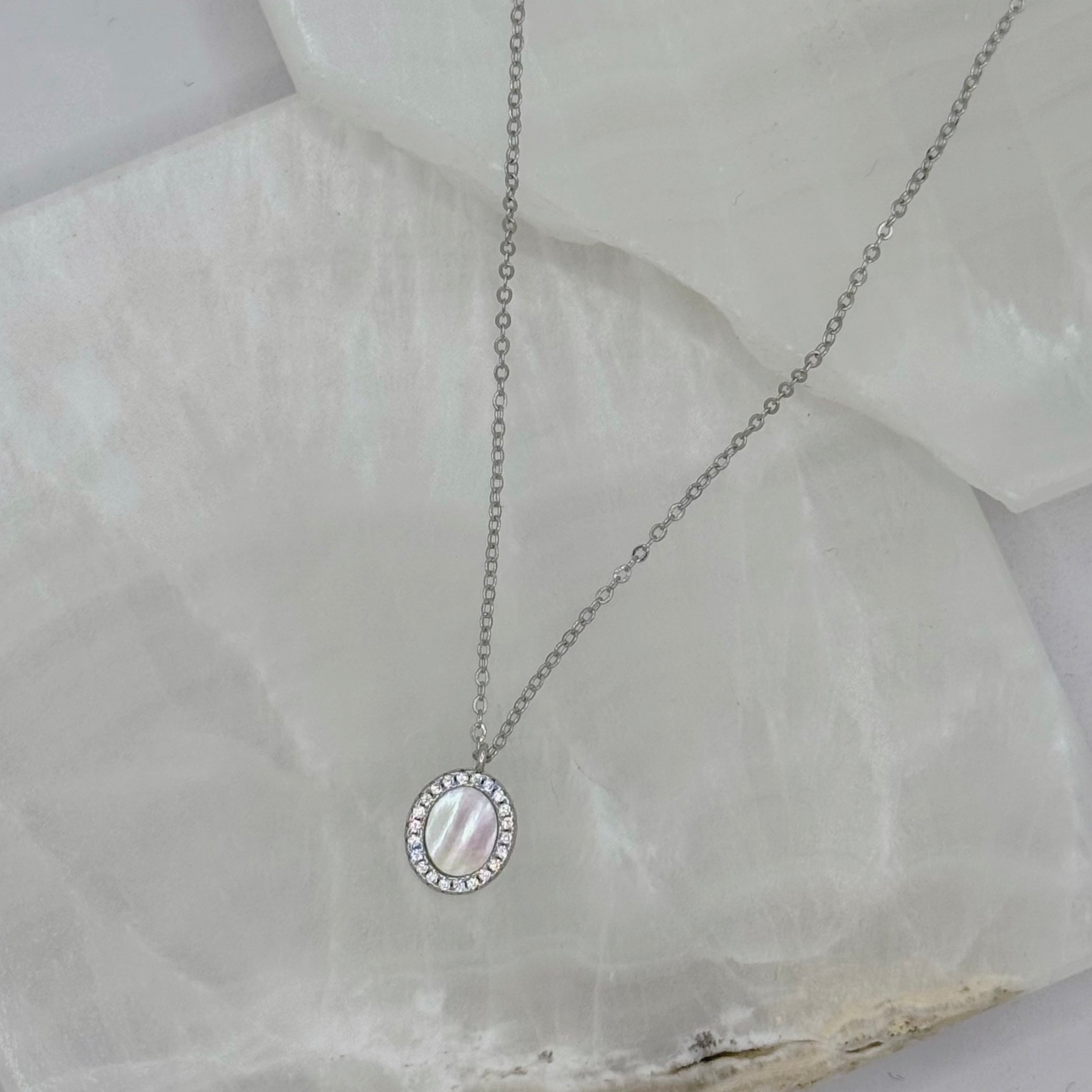 SILVER OVAL MOTHER OF PEARL SUPER MINI necklace
