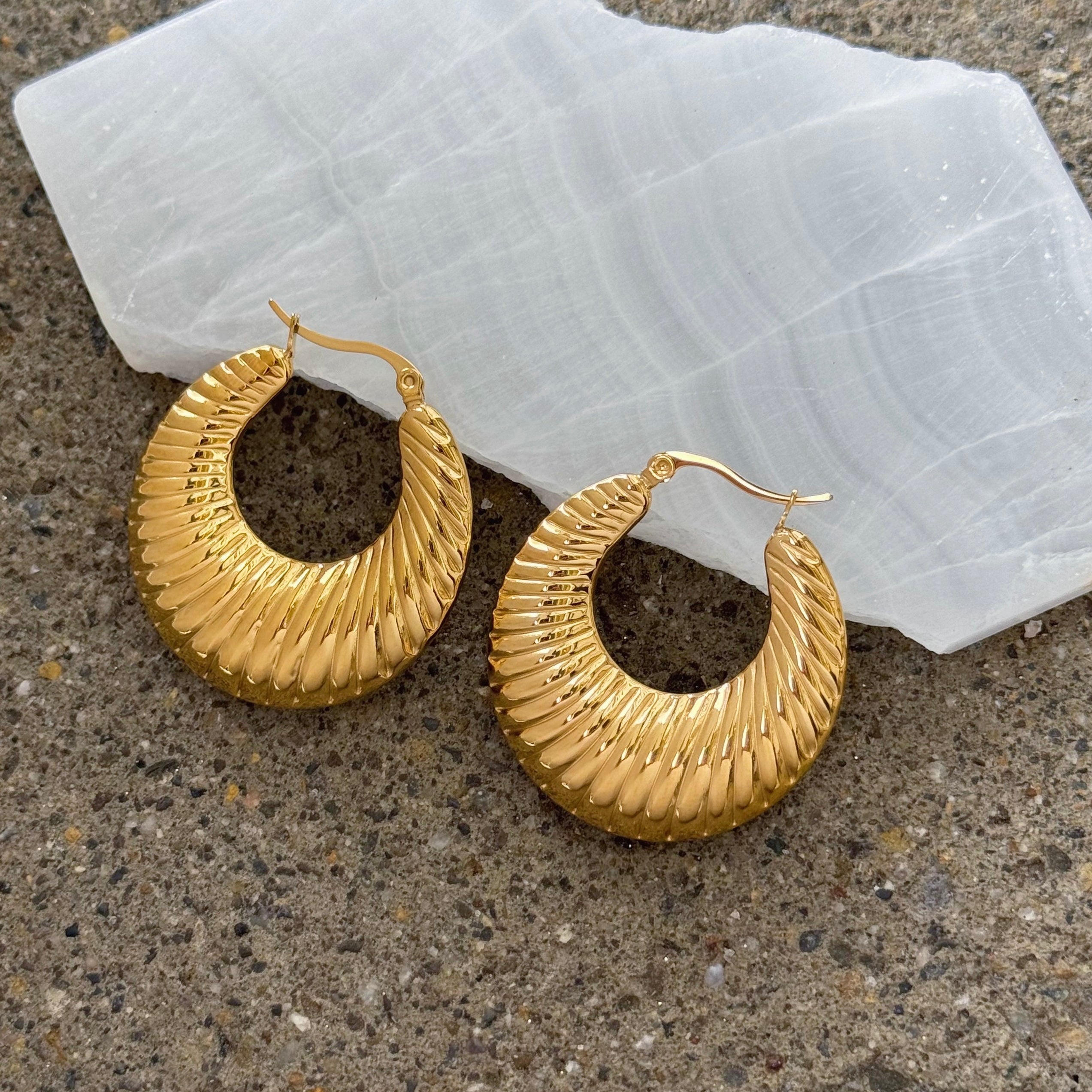 GOLD RIDGES FAN HOOP earrings