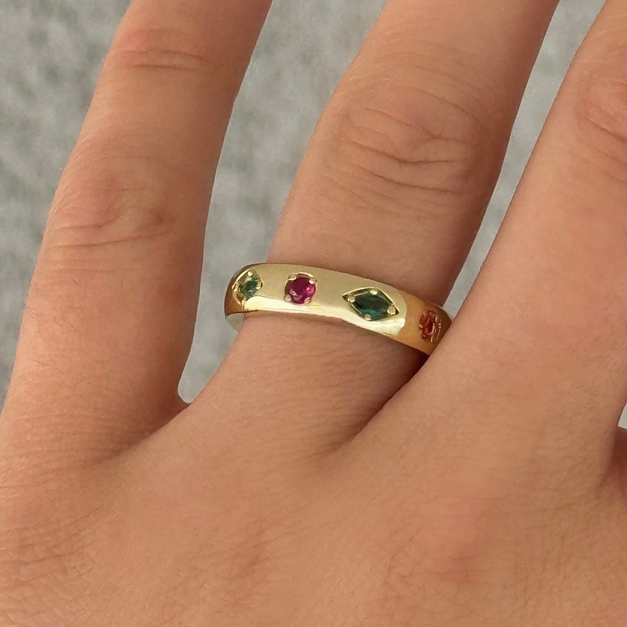 GOLD MULTICOLOR CHUNKY BAND ring