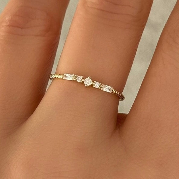 GOLD CRYSTAL MARA ring