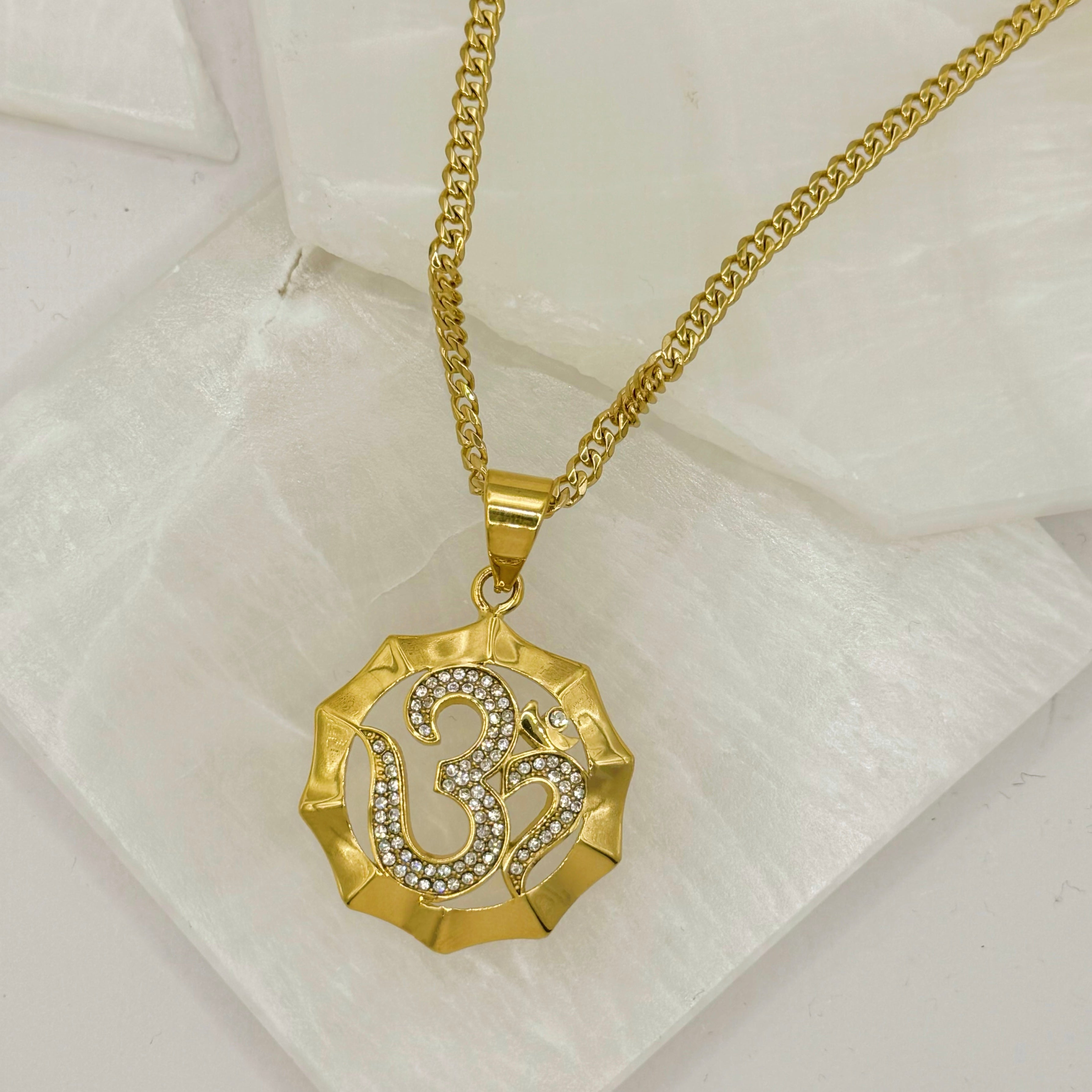 GOLD PEACEFUL OHM necklace