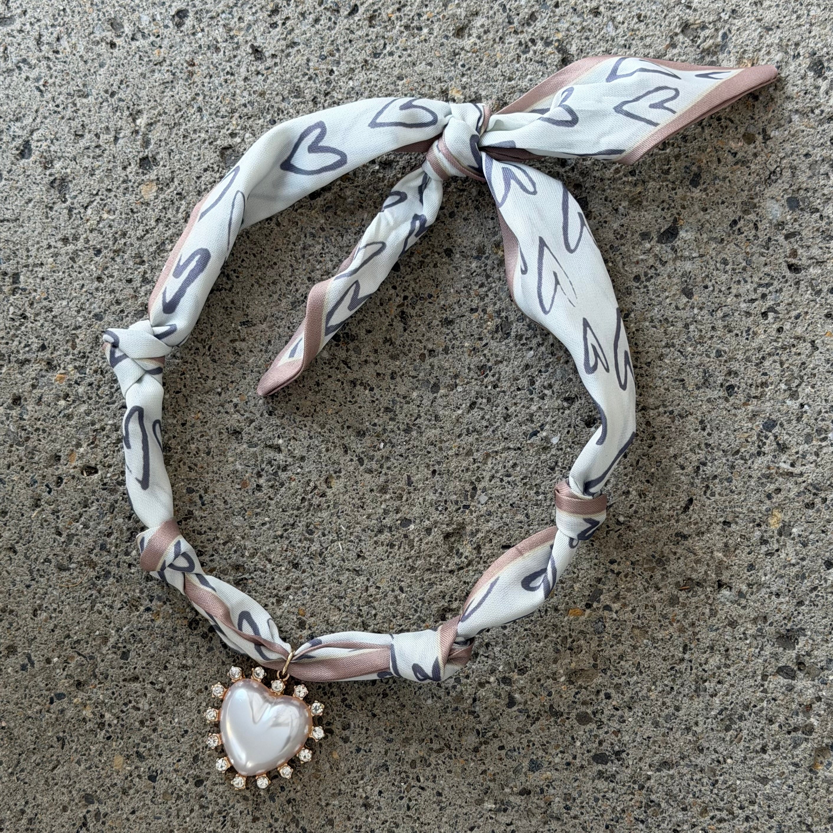 CRYSTAL HEART SCARF necklace