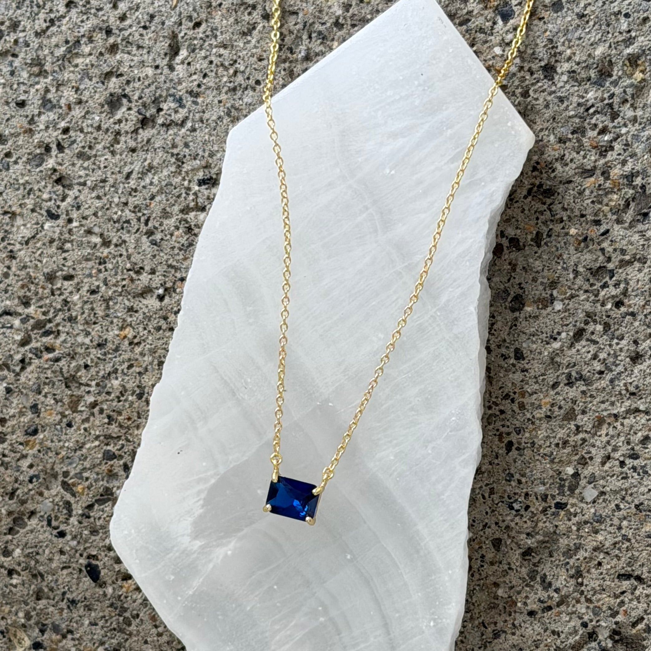 GOLD BLUE SAPPHIRE PRINCESS CUT SOLITAIRE necklace