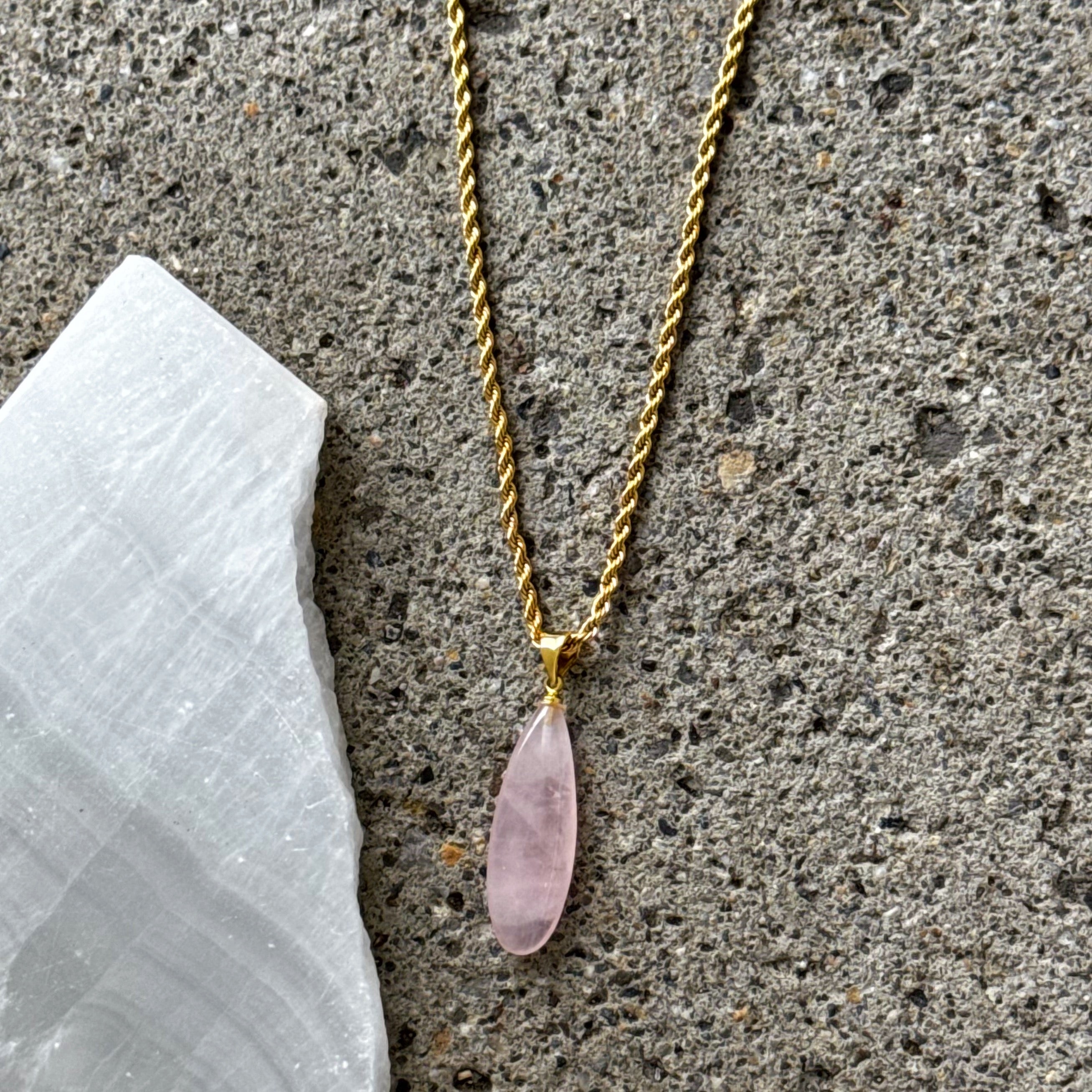 ROSE QUARTZ ELONGATED TEARDROP necklace