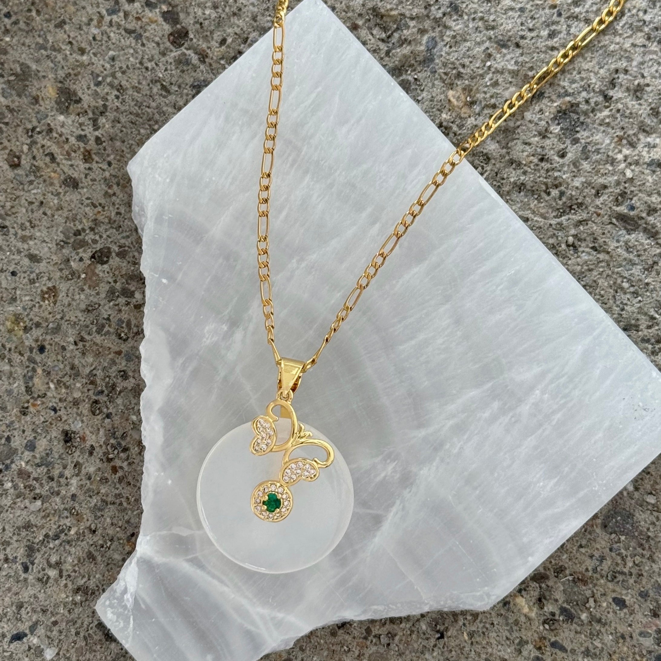 BUTTERFLY ROUND EMERALD STONE WHITE JADE necklace