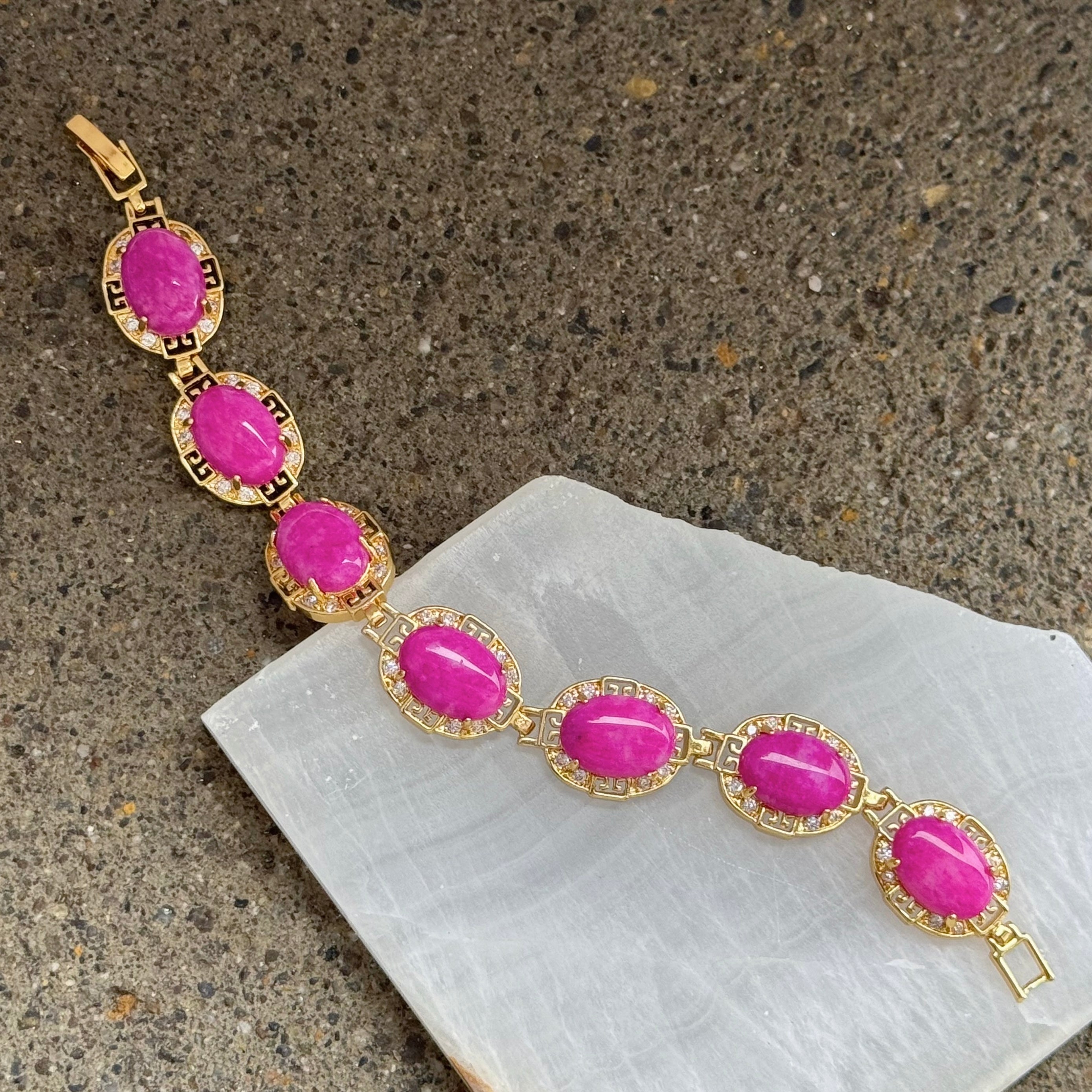 CHUNKY OVAL FUCHSIA JADE bracelet
