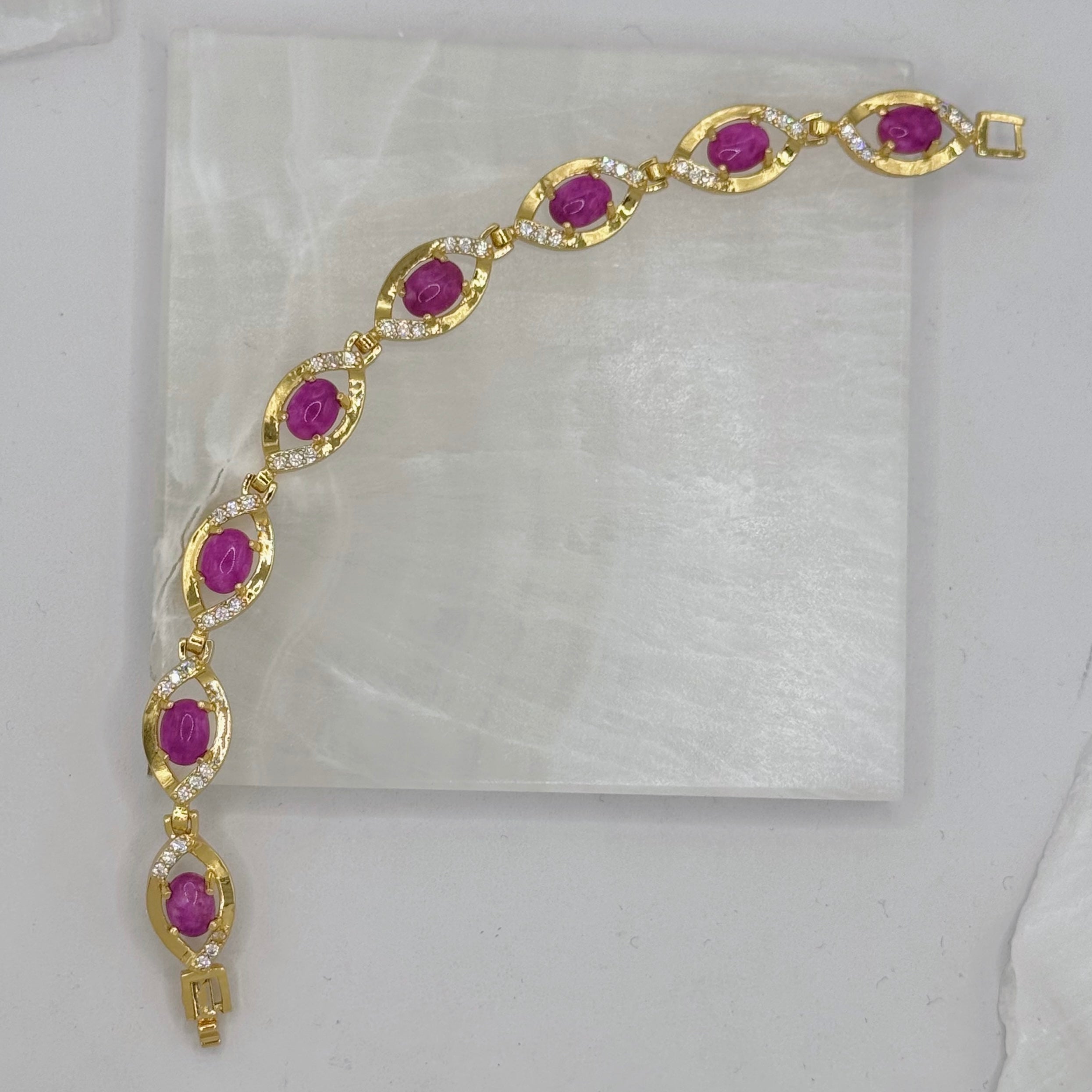 GOLDEN EYE FUCHSIA JADE bracelet