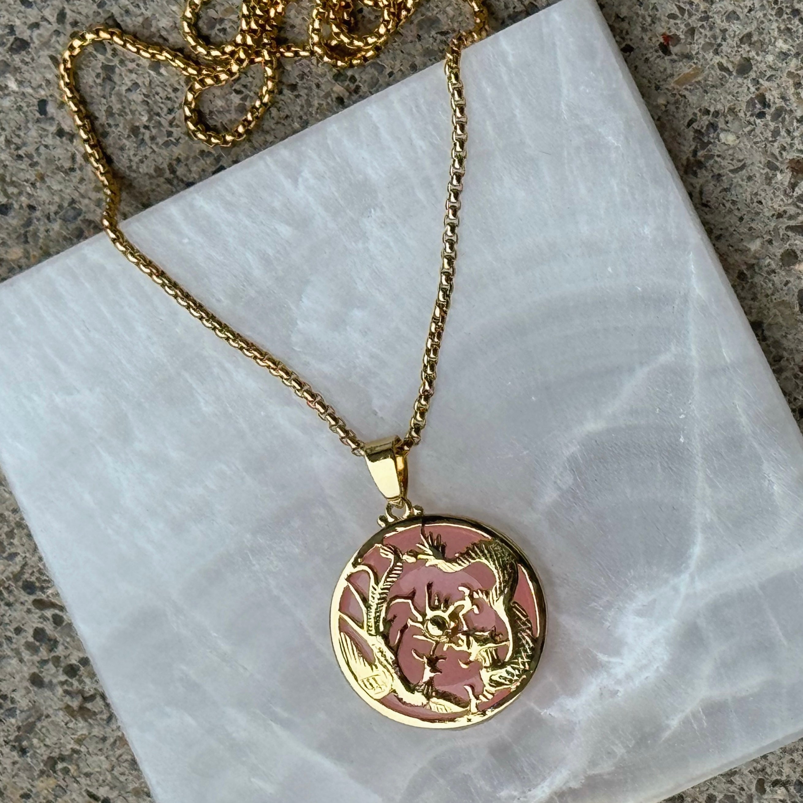 ROUND DRAGON CRYSTAL REVERSIBLE PINK JADE necklace