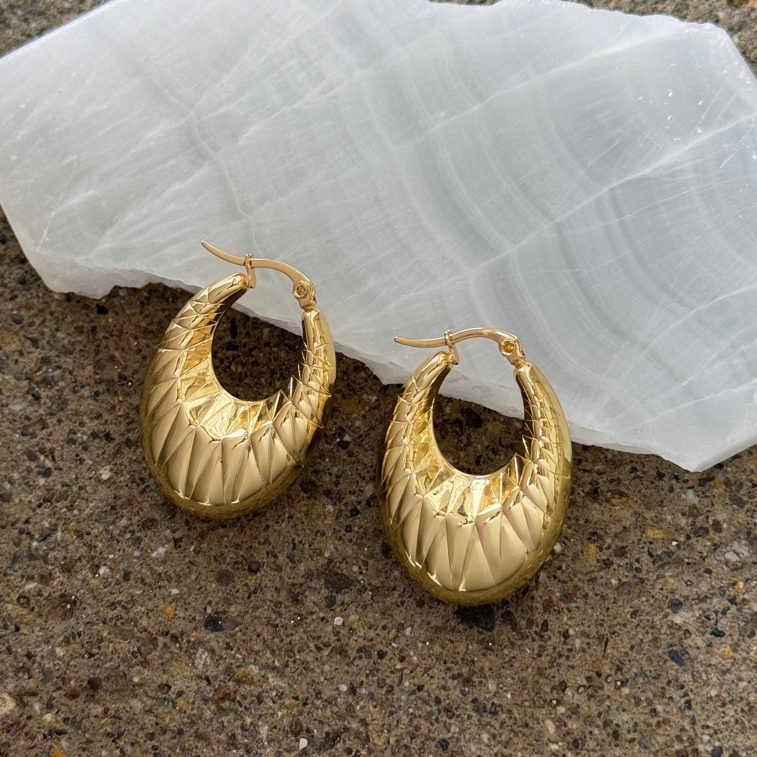 GOLD CHUNKY TAPERED RIDGES HOOP earrings