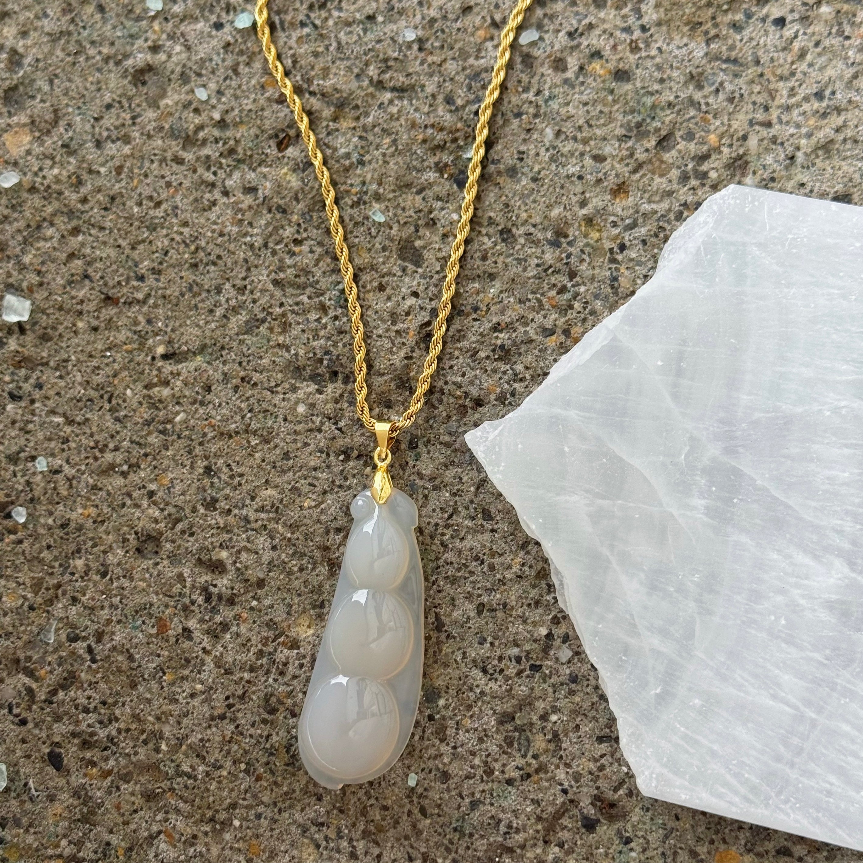 LUCKY PEAS WHITE JADE necklace