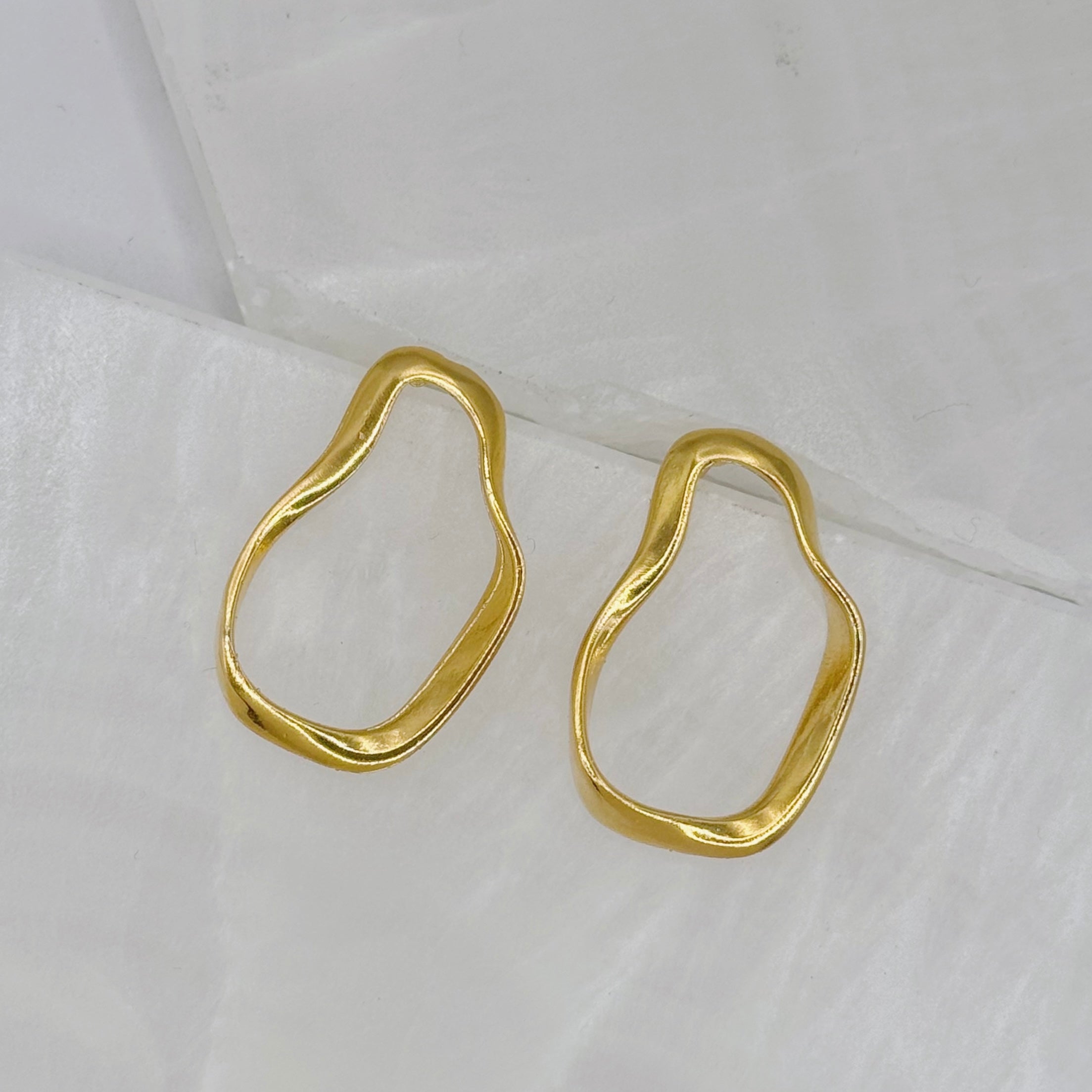 GOLD SHAMELESS earrings