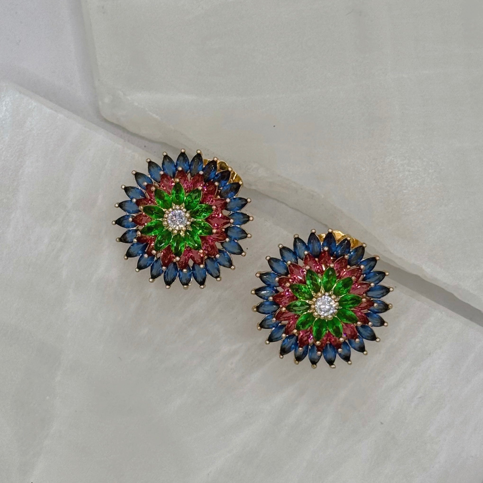 CRYSTAL COLOR STUD earrings