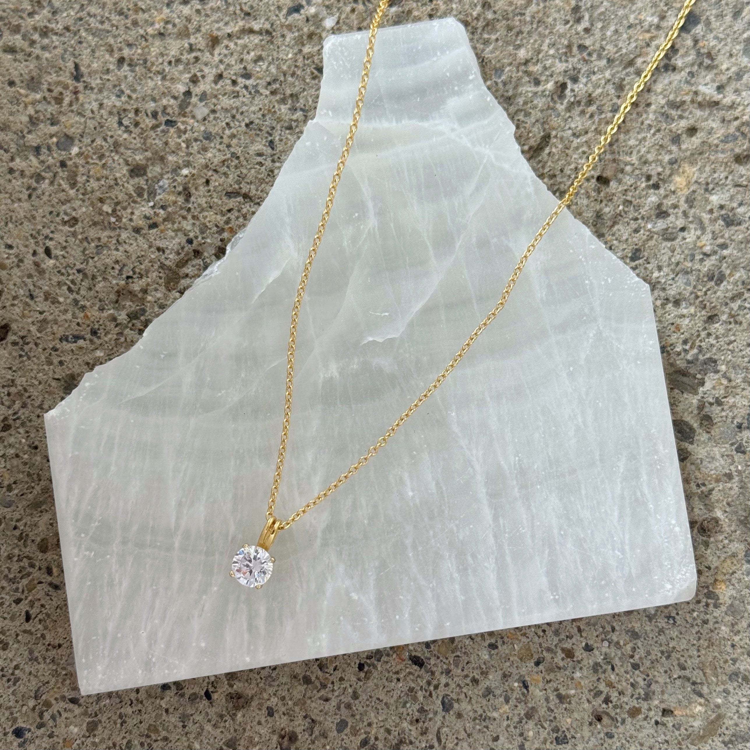 GOLD CRYSTAL ROUND STUD necklace