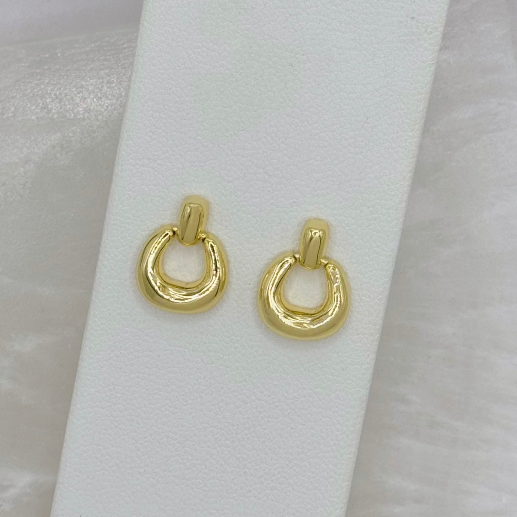 GOLD CHUNKY LOOP STUD earrings