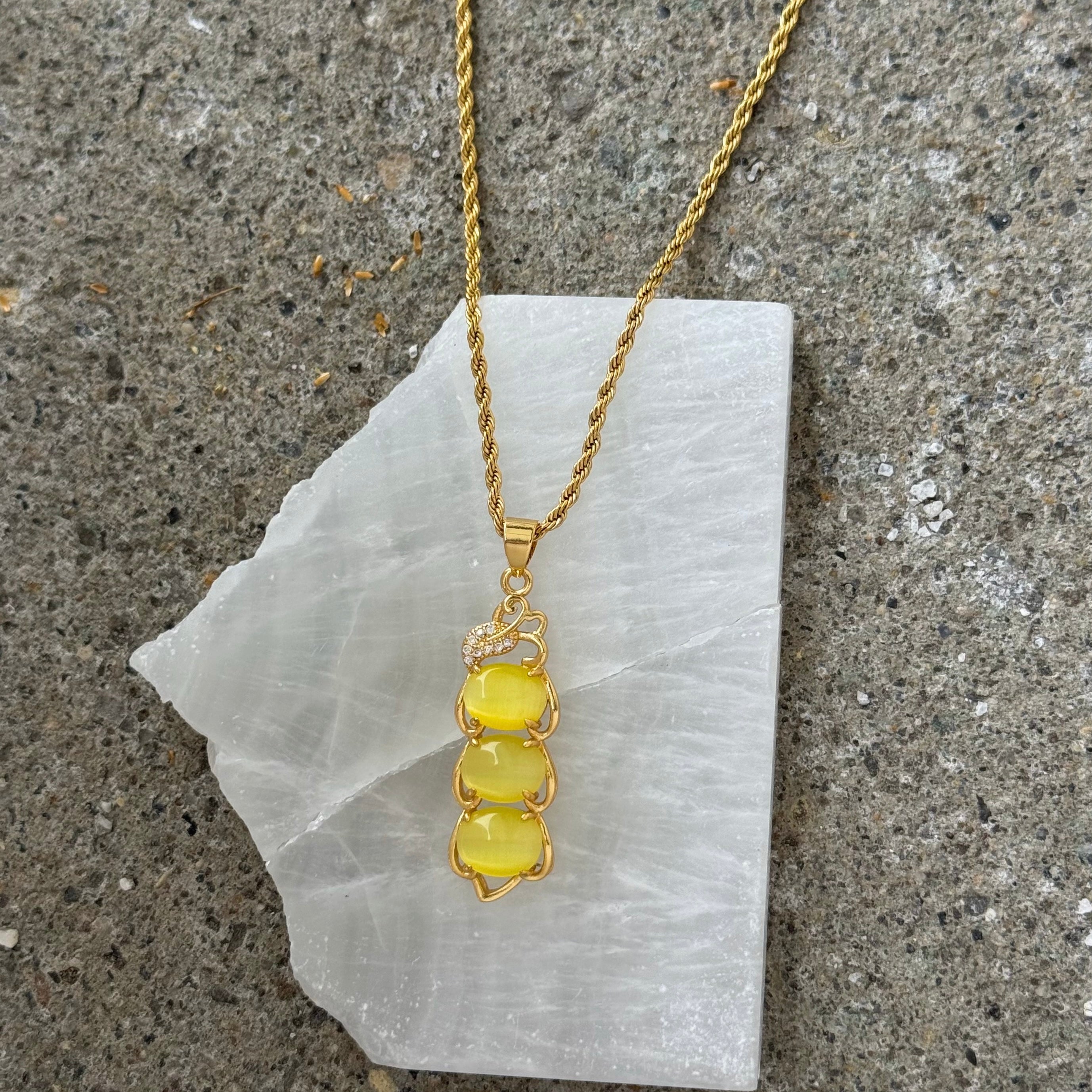 CLARITY YELLOW CATS EYE necklace