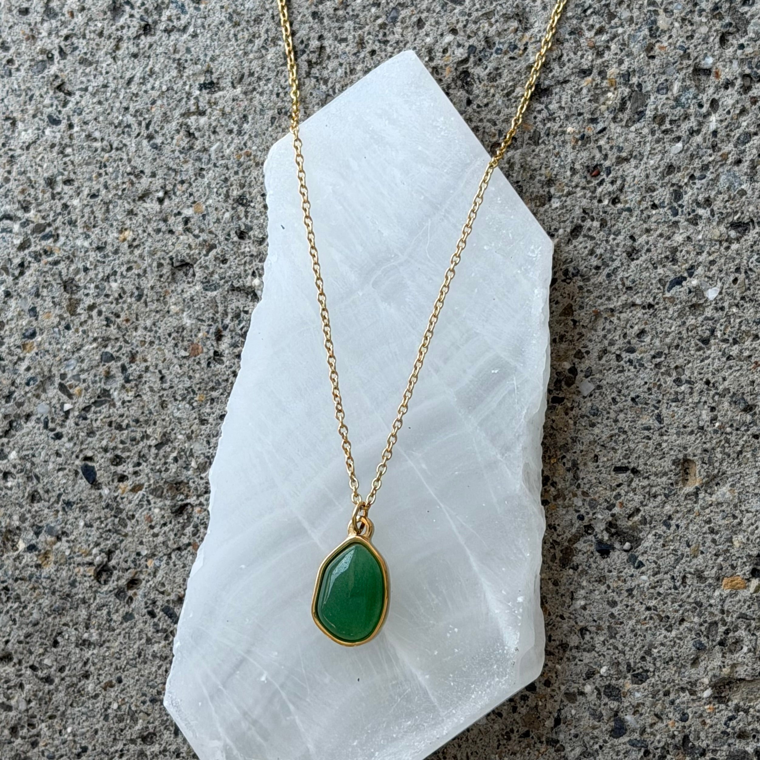 GOLD GREEN JADE MINI necklace