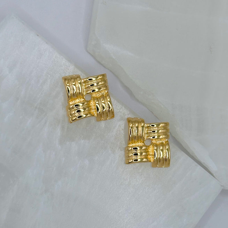 GOLDEN WOVEN SQUARE STUD earrings