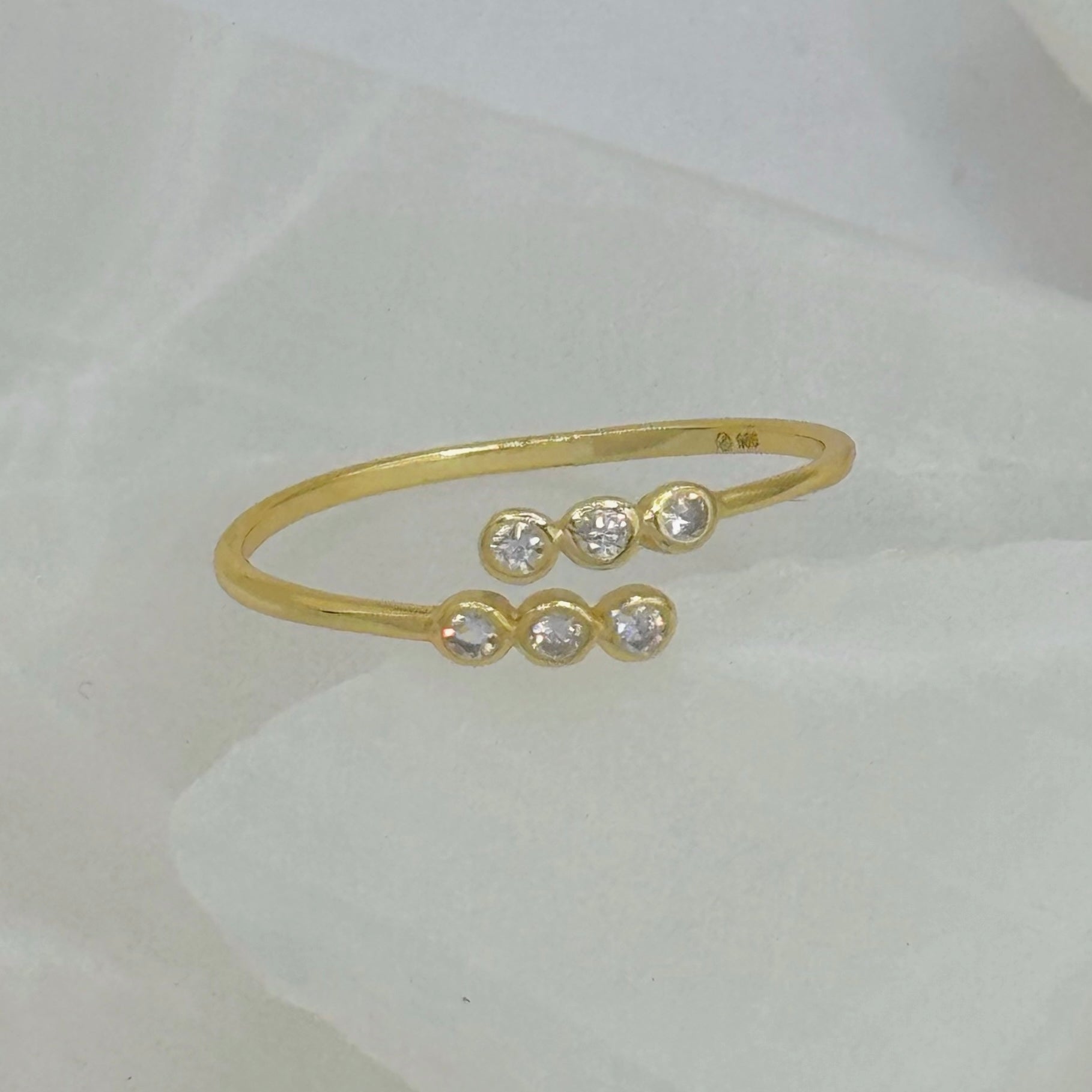 GOLD TRI BEZEL DAINTY ring