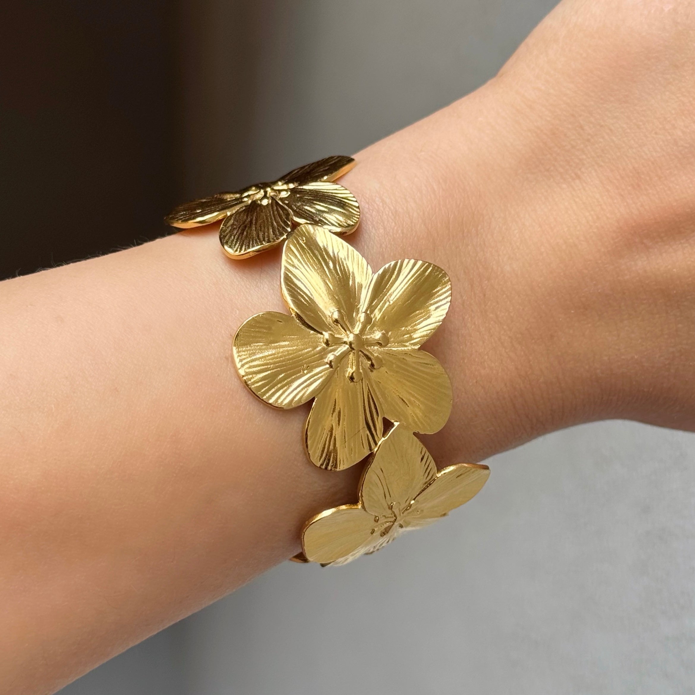 GOLD FLOWER CUFF bangle