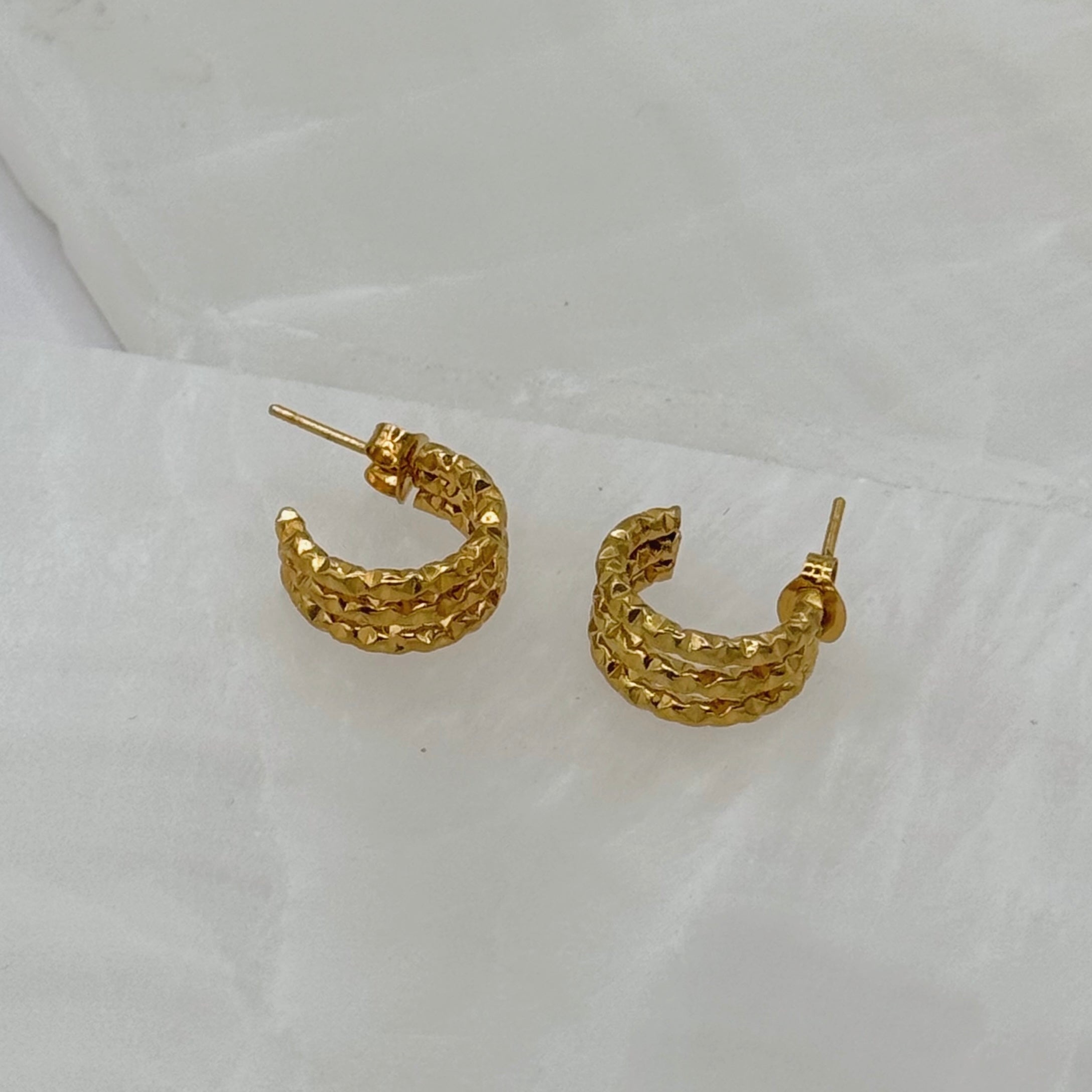 GOLD DIAMOND CUT TRI HOOP MINI earrings