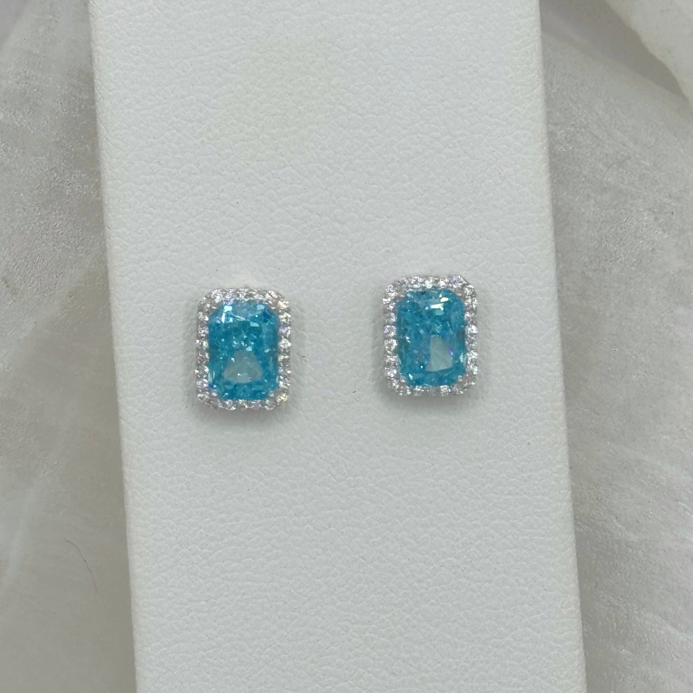 SILVER CRYSTAL CRUSHED ICE AQUAMARINE STUD earrings