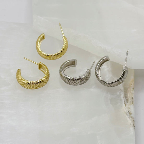 ANASTASIA TEXTURED HOOP earring