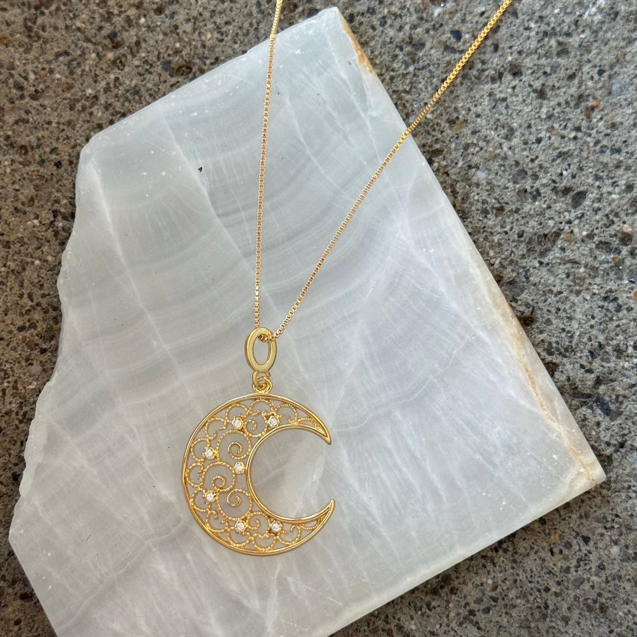 GOLD GLOWING CRESCENT MOON necklace