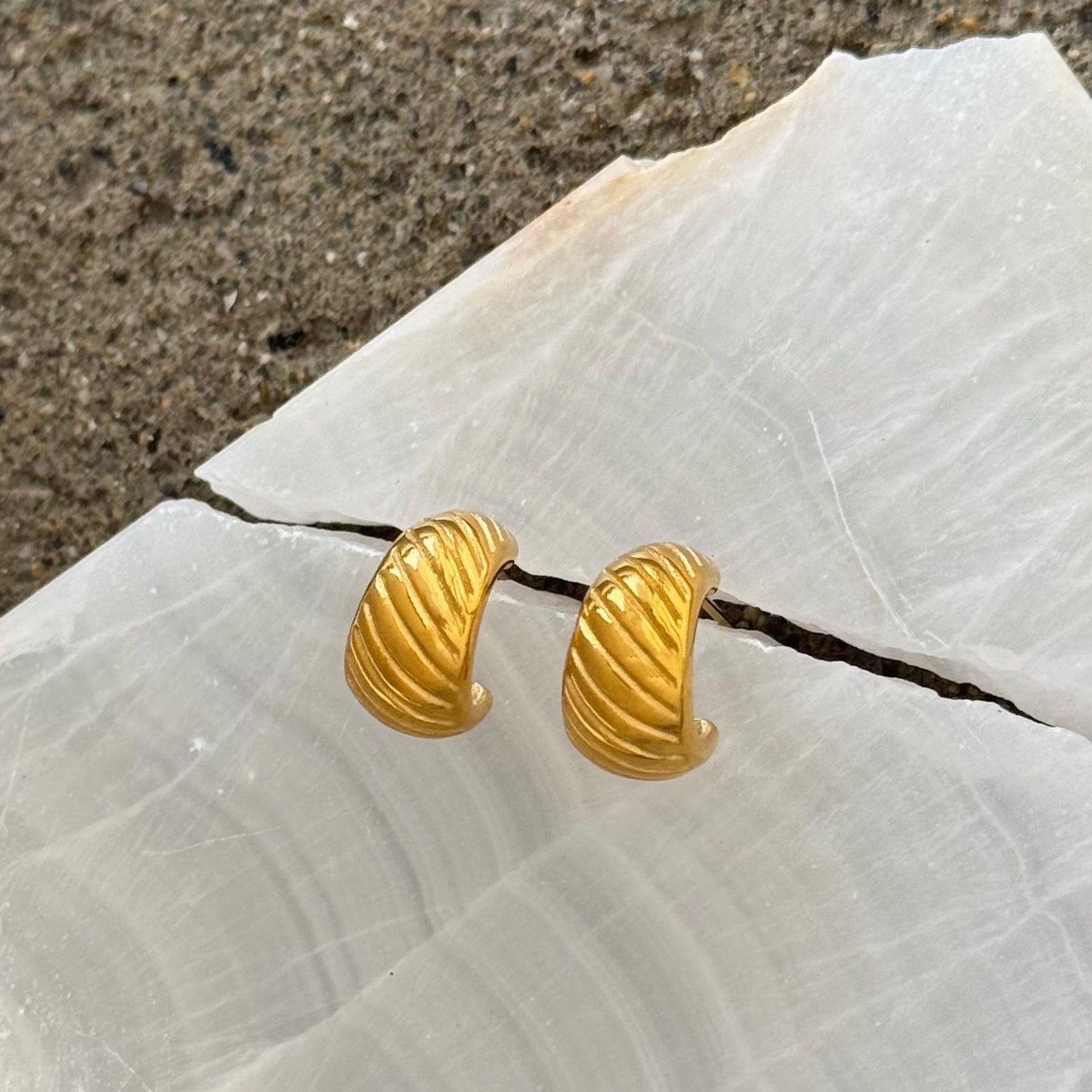GOLD CHUNKY RIDGES HOOP earrings