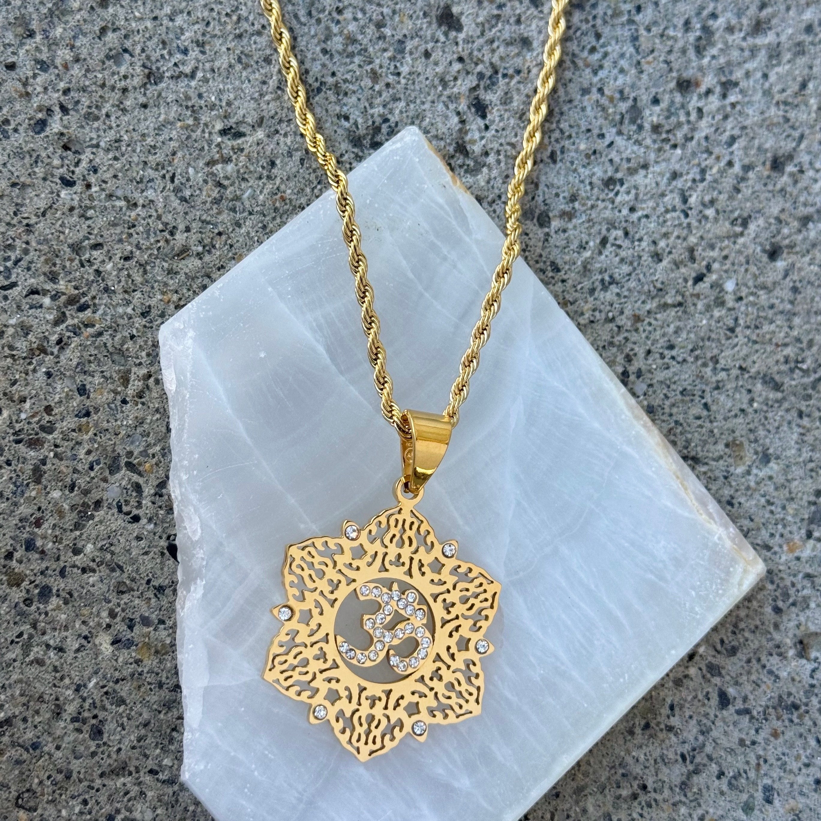 GOLDEN UNIVERSE OHM necklace