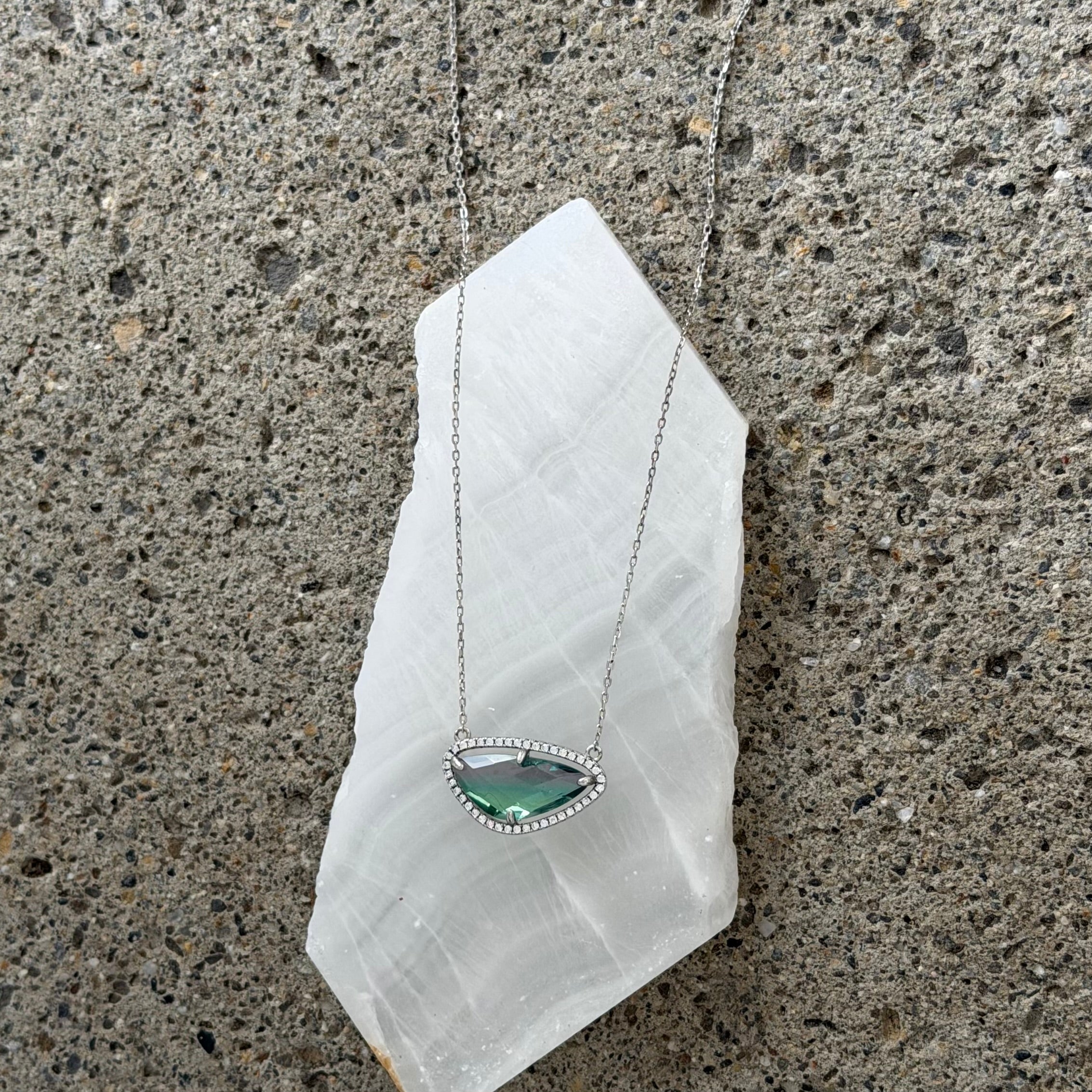 SILVER GREEN CRYSTAL necklace