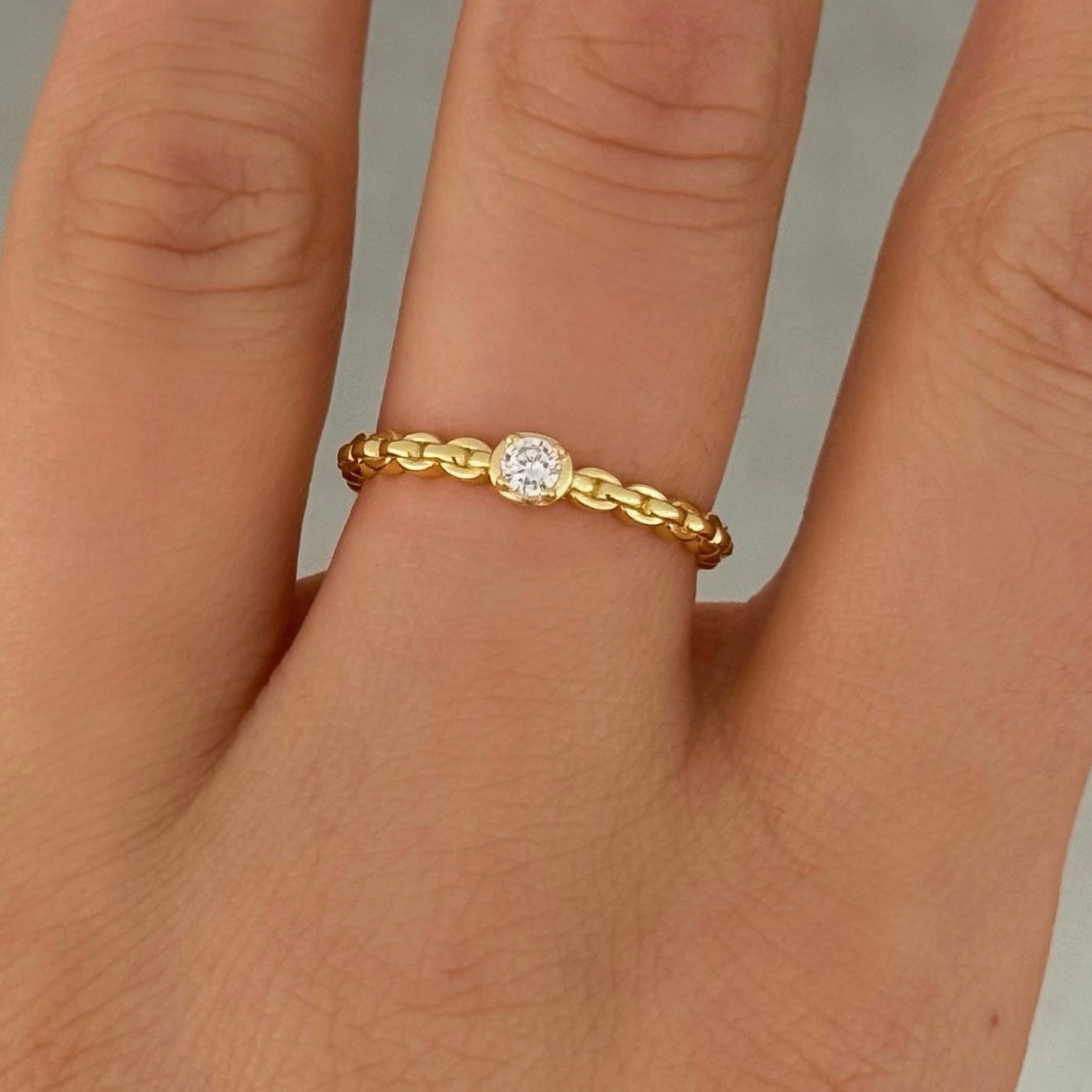 GOLD CRYSTAL SOLITAIRE CHAIN LINK ring