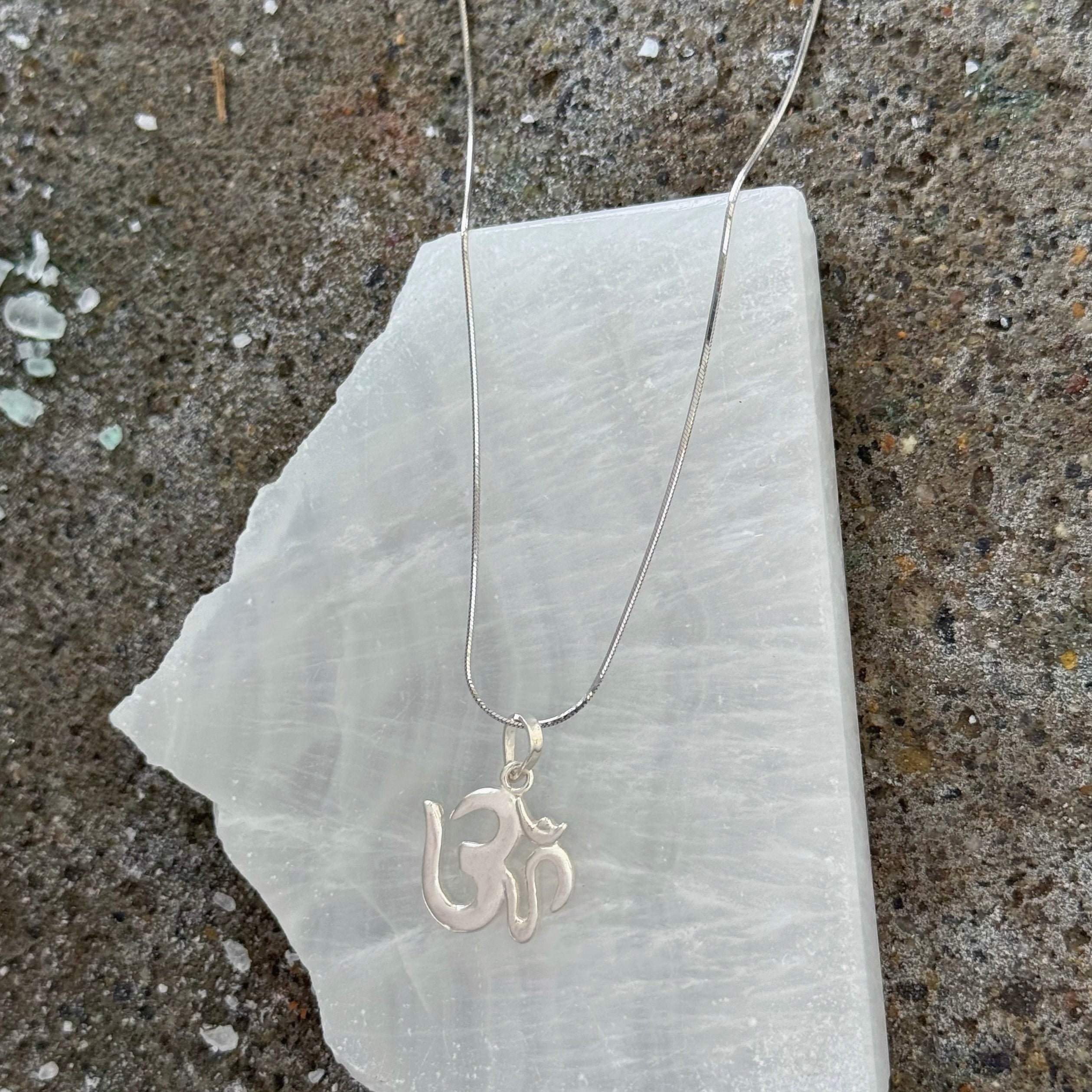 SILVER DIVINE OHM necklace