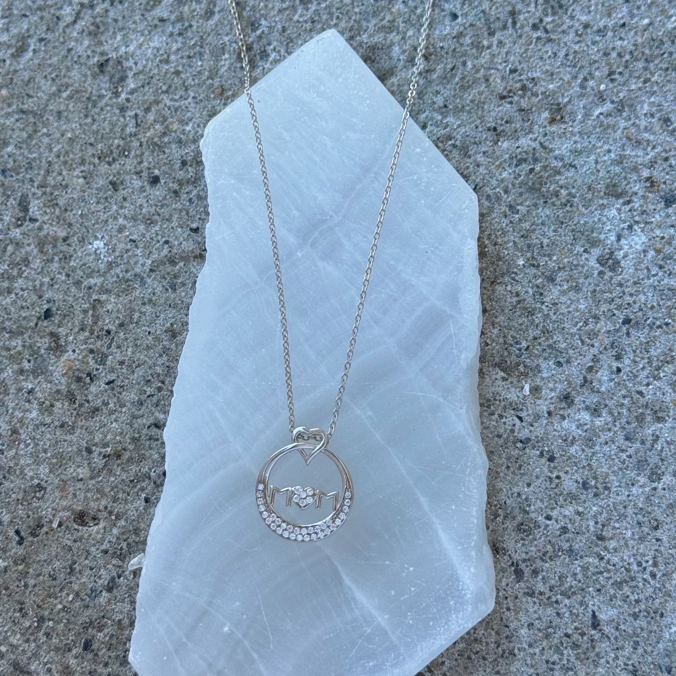 SILVER MOM CIRCLE HEART necklace
