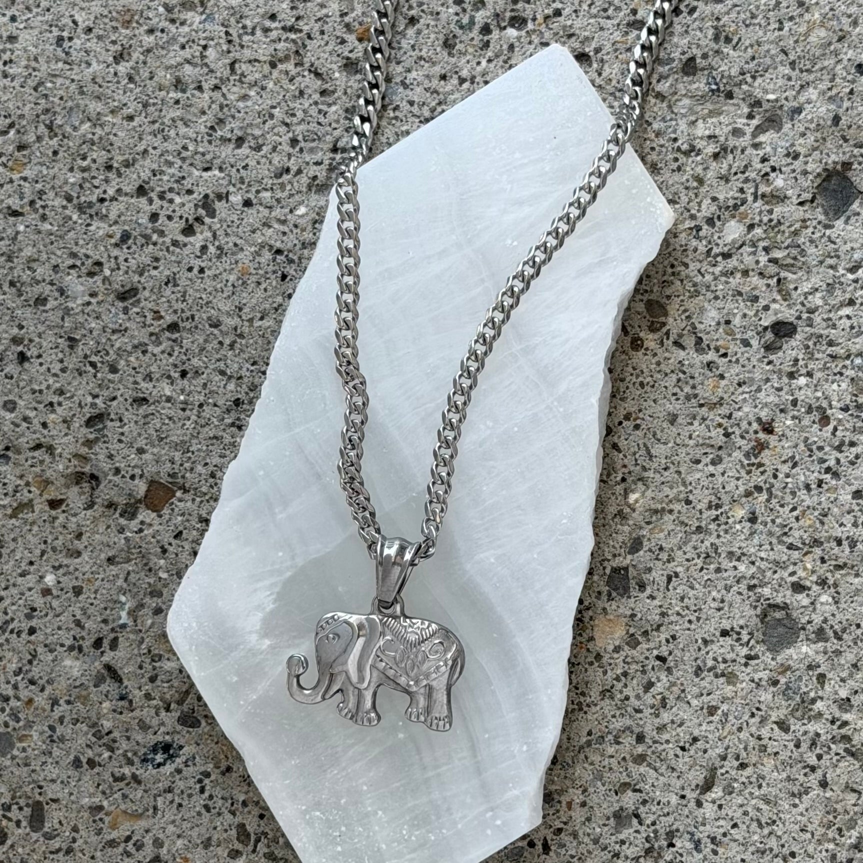 SILVER ELEPHANT necklace