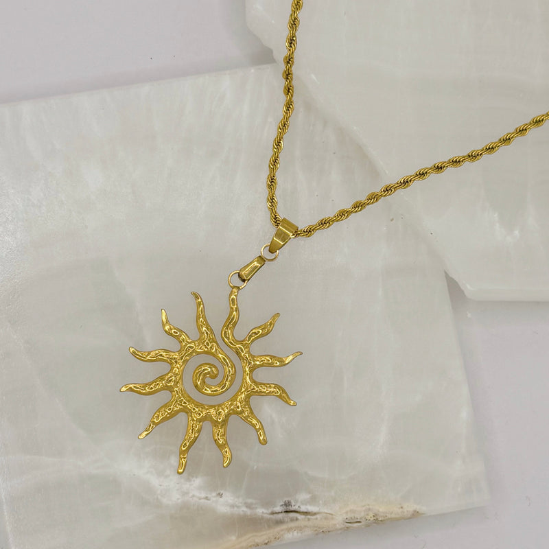 GOLDEN GROOVY SUN necklace