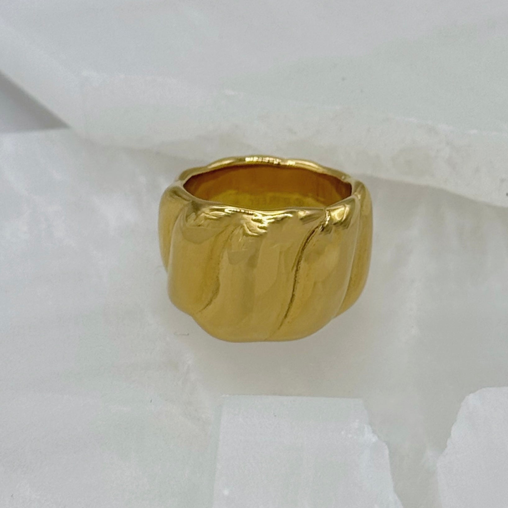 GOLD STEEL VINTAGE PUFFY ring