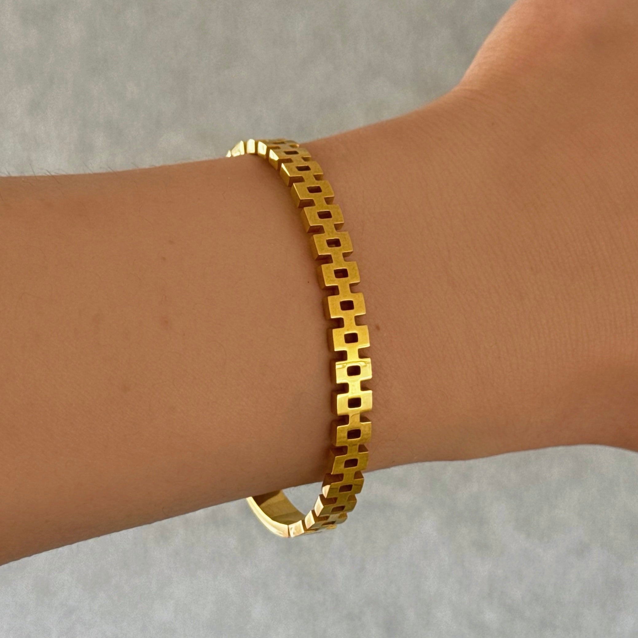 GOLD INFINITE SQUARE bangle