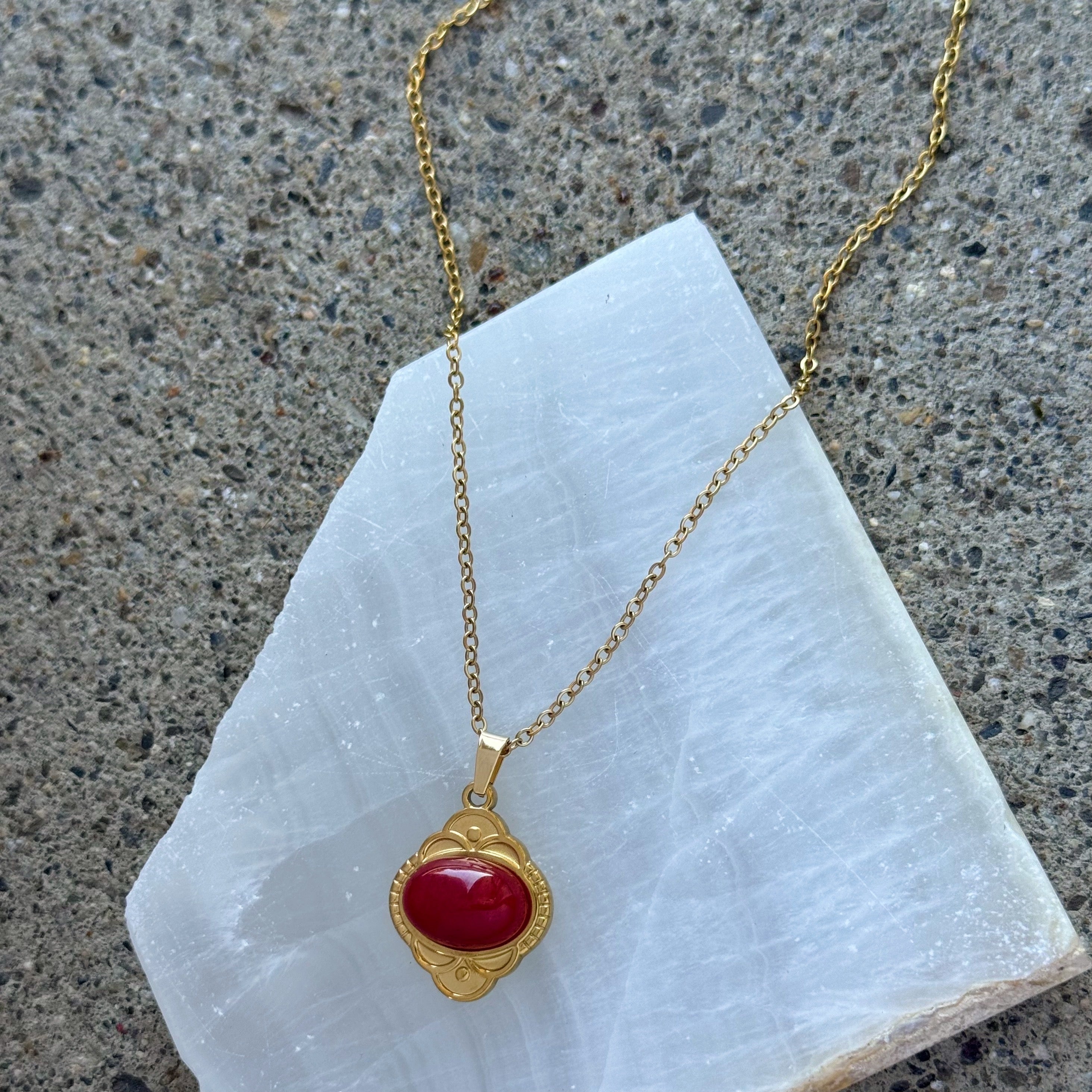 GOLD AMELIA OVAL CARNELIAN necklace