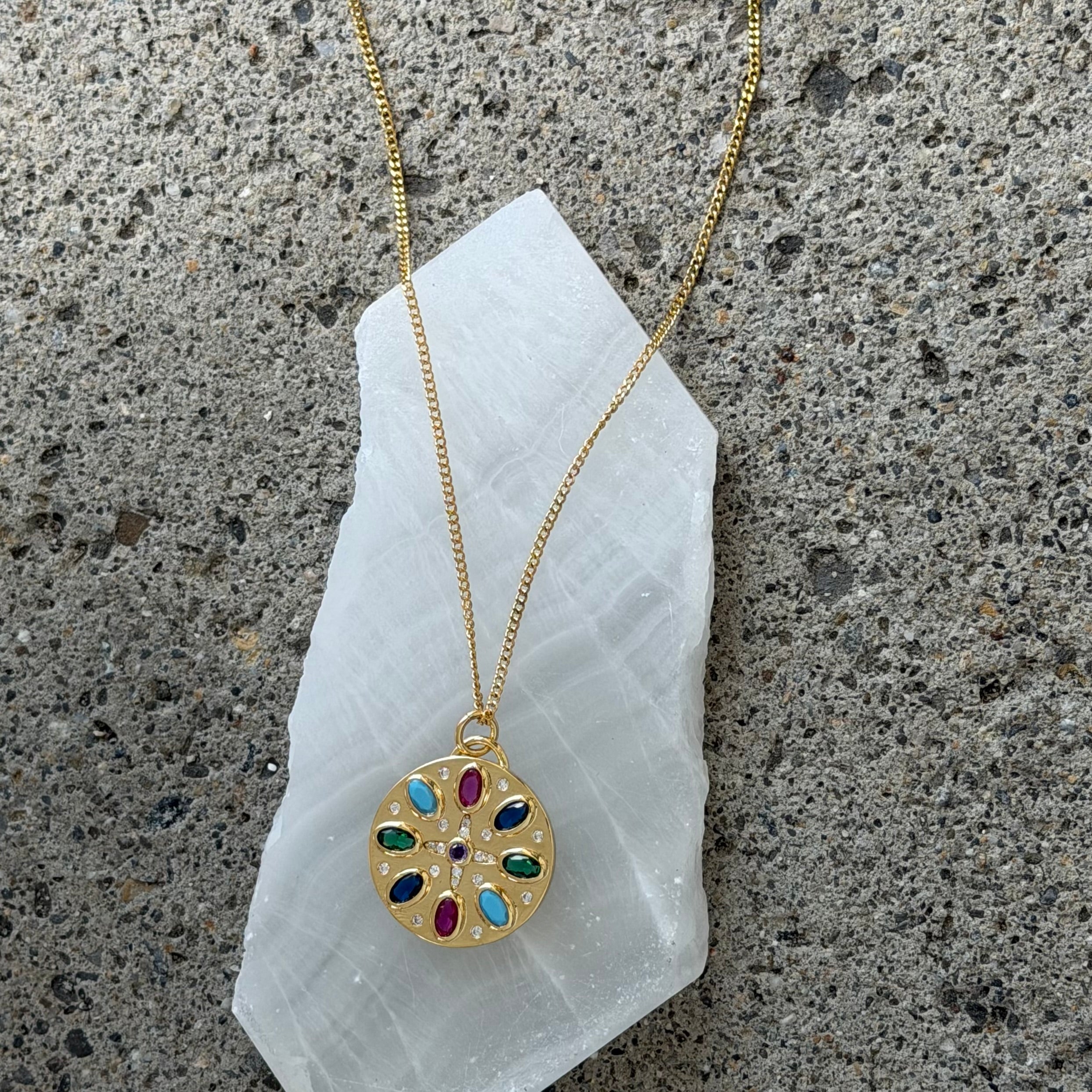 GOLD ROUND MULTICOLOR MEDALLION necklace