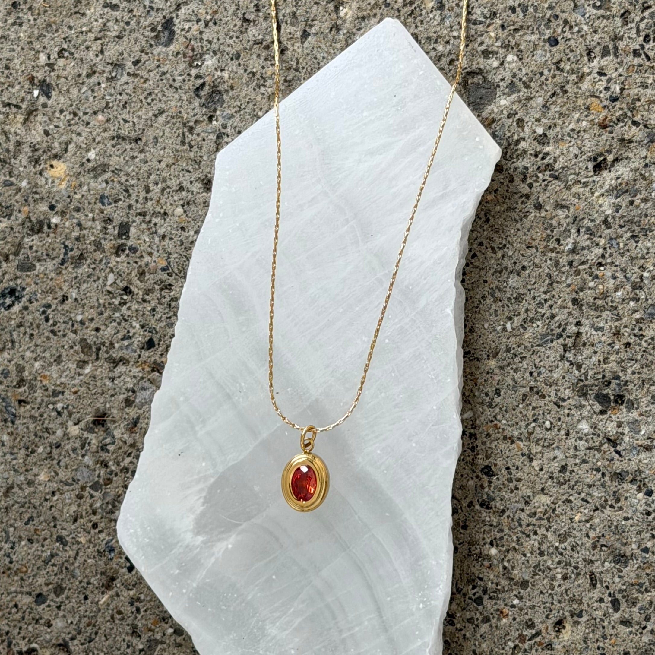 GOLD OVAL RED CRYSTAL SUPER MINI STEEL necklace