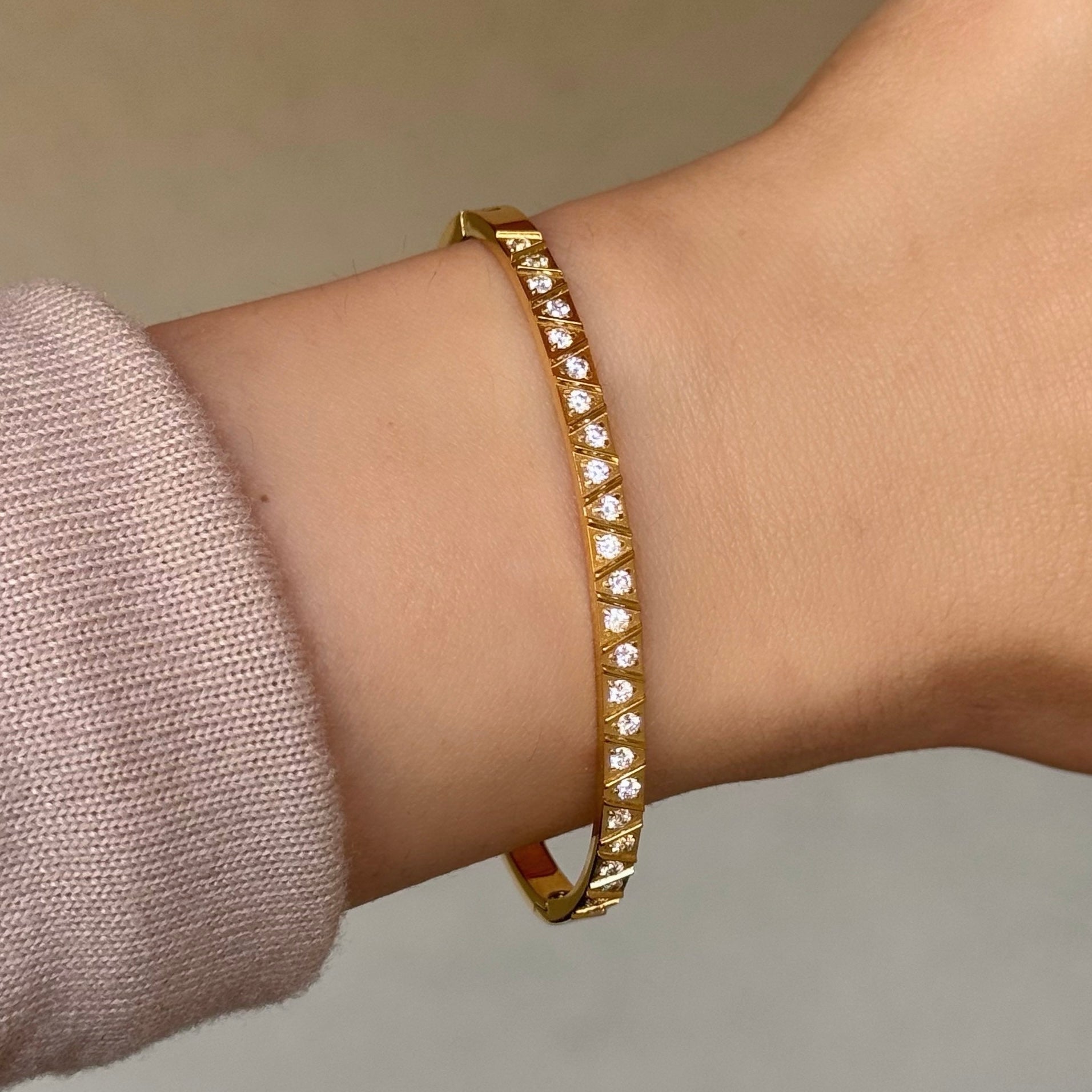 GOLD ZAYNAB CRYSTAL bangle