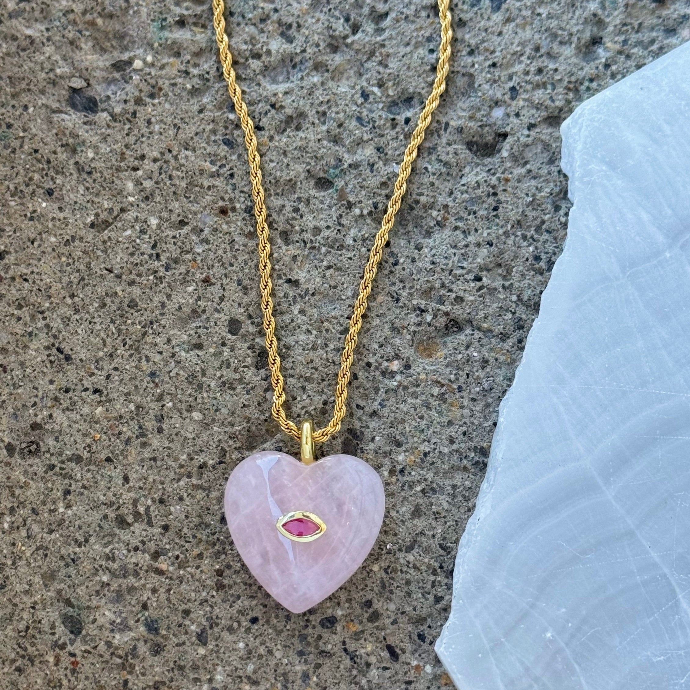 HEART ROSE QUARTZ necklace