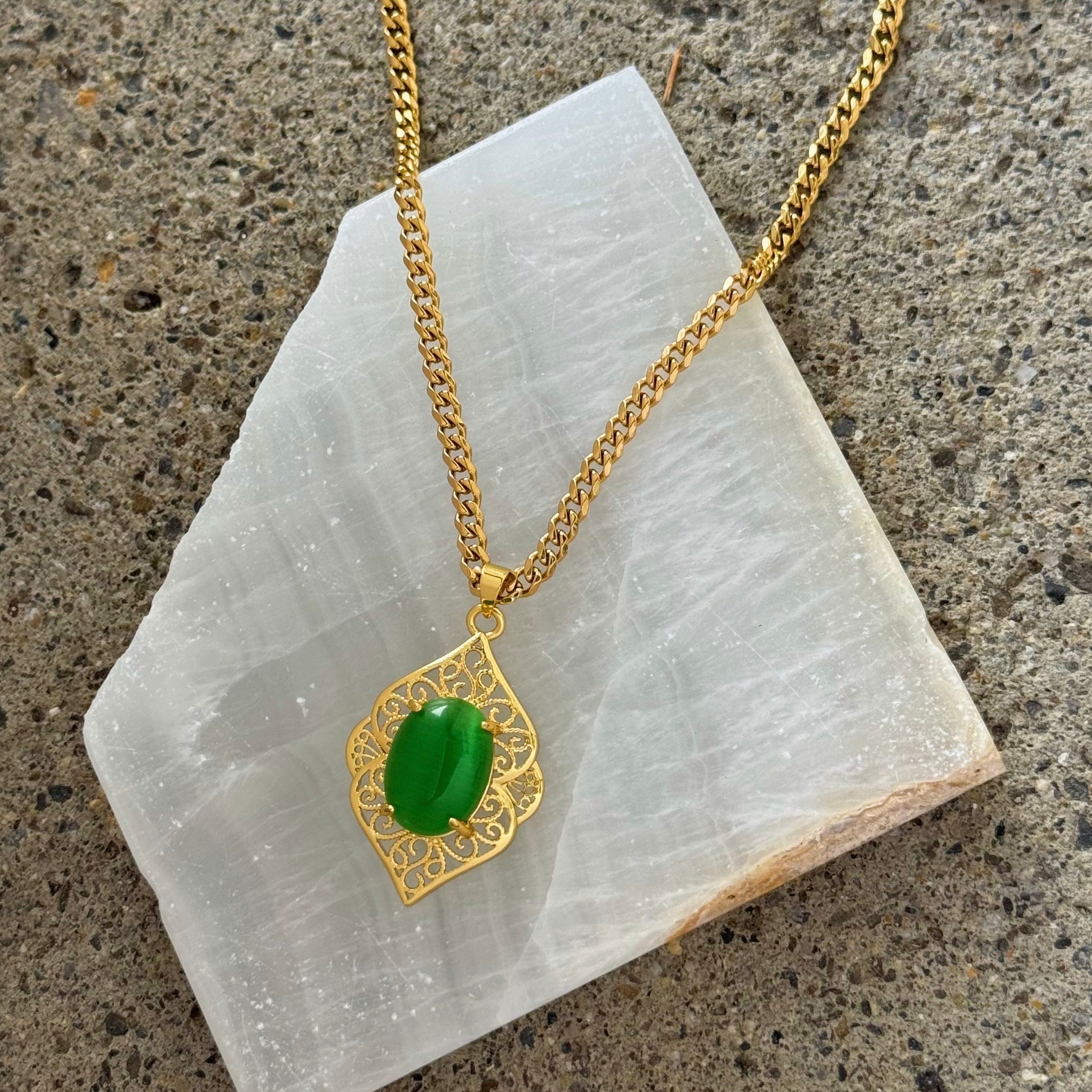 AMARA GREEN CATS EYE necklace