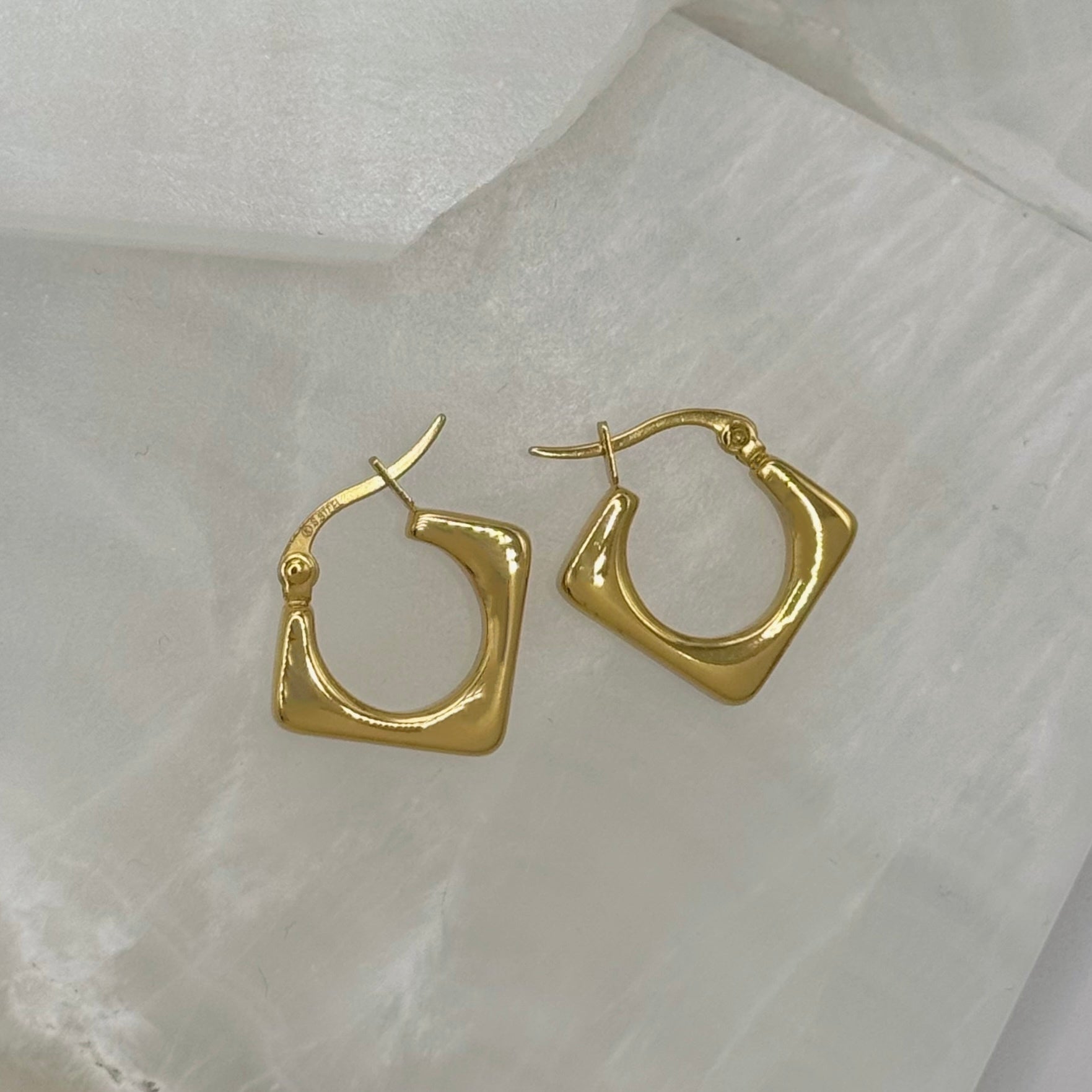 GOLD SQUARE MINI HOOP earrings