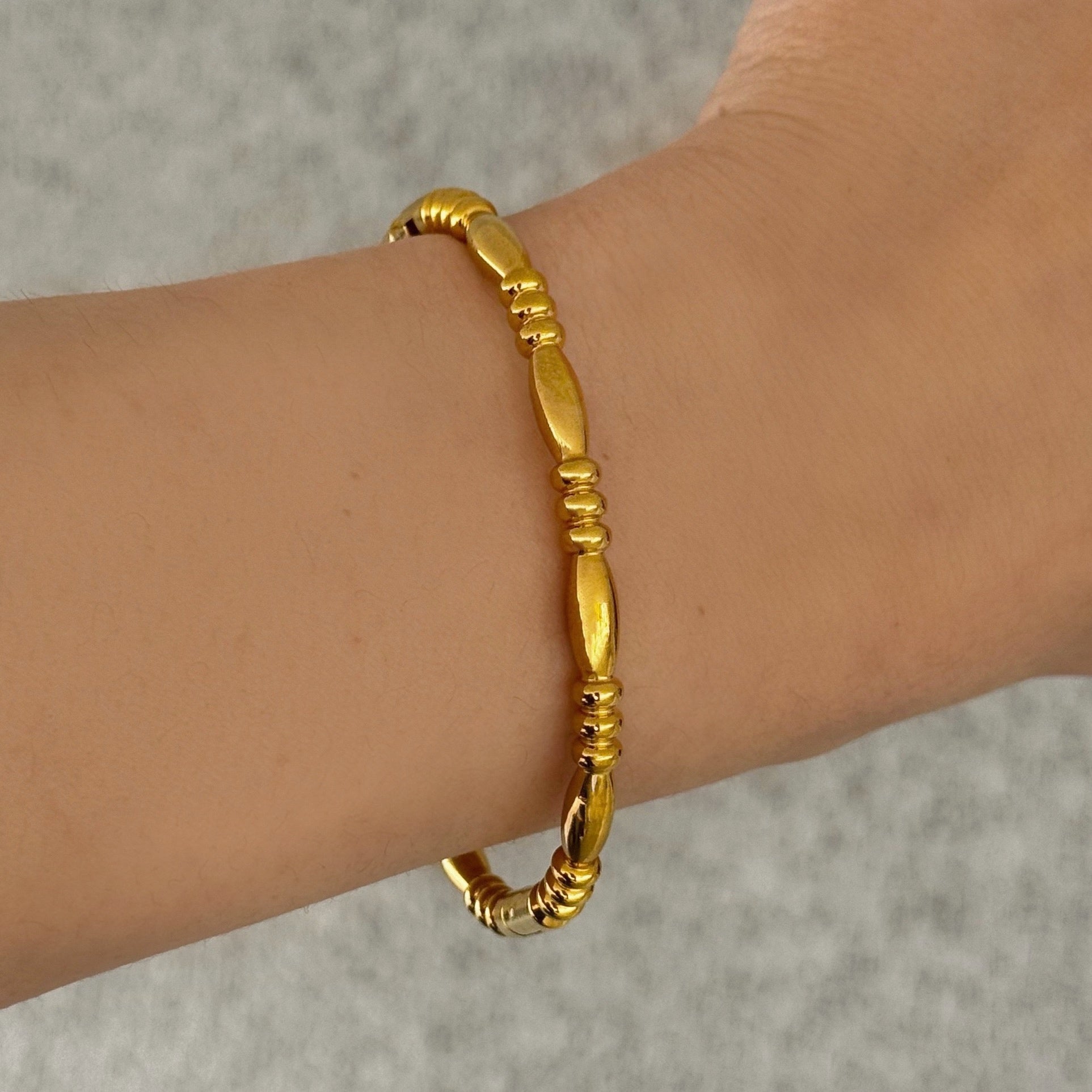 GOLD OVAL BEADED bangle